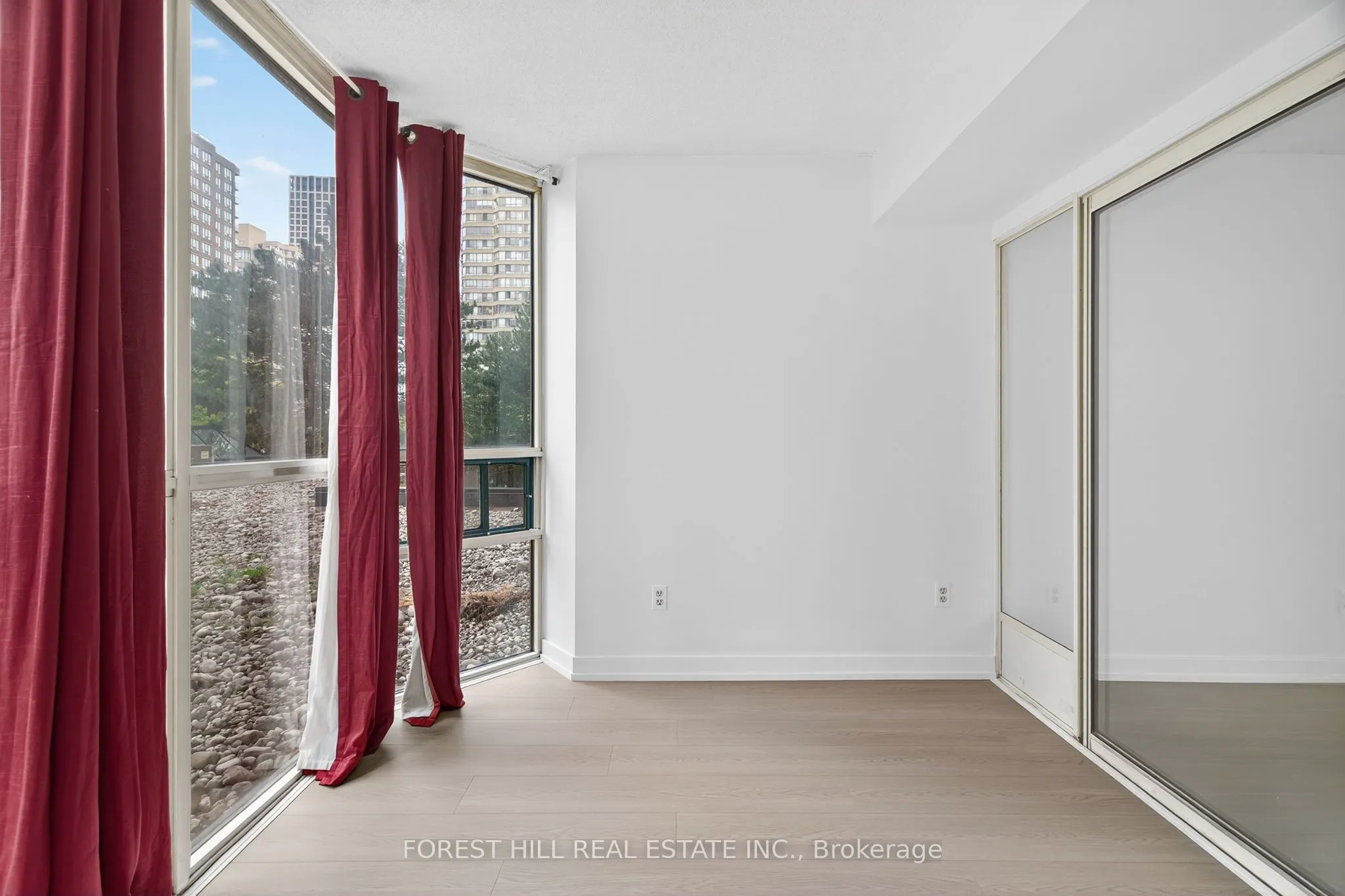 285 Enfield Place N, #210