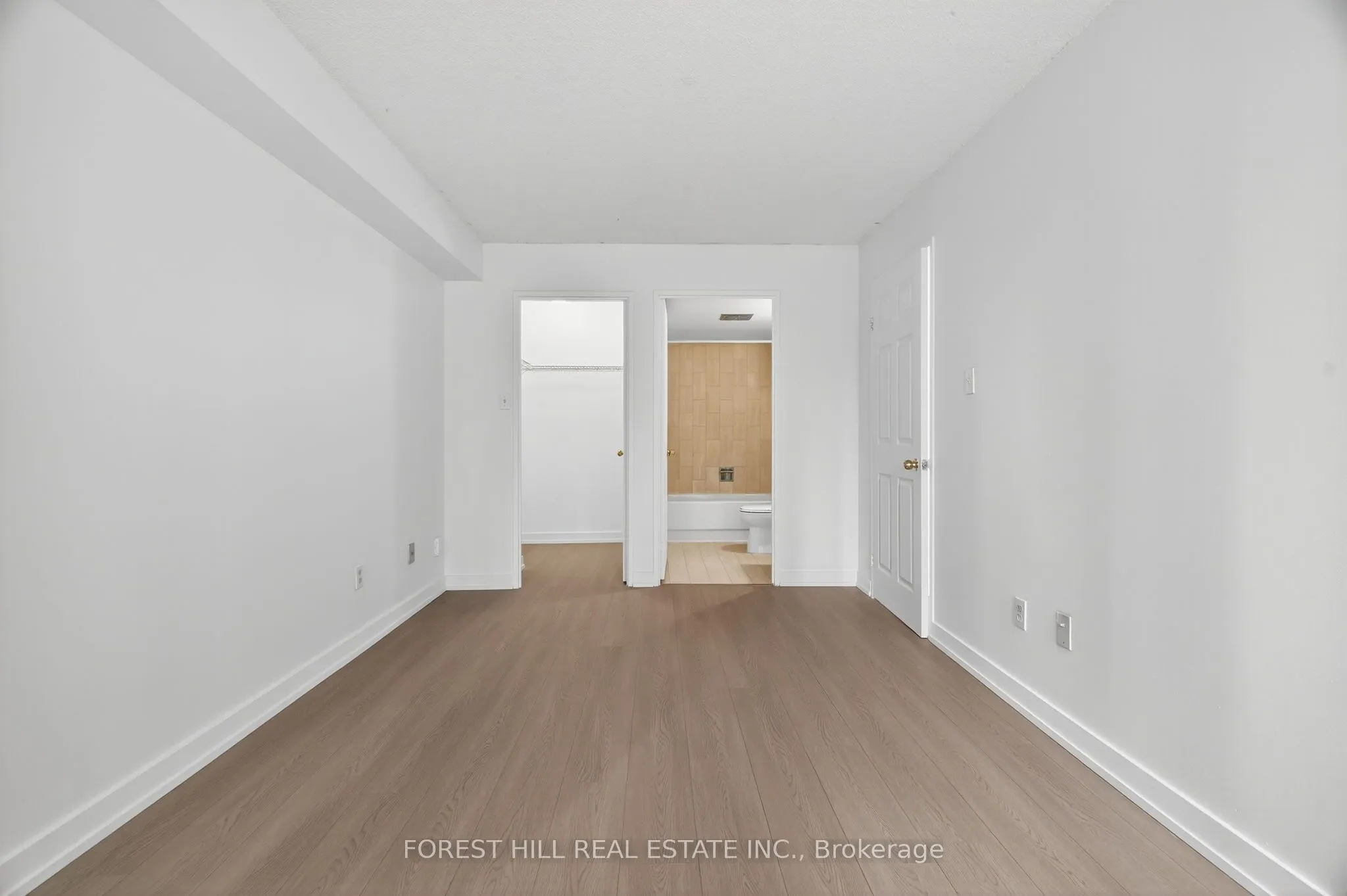 285 Enfield Place N, #210