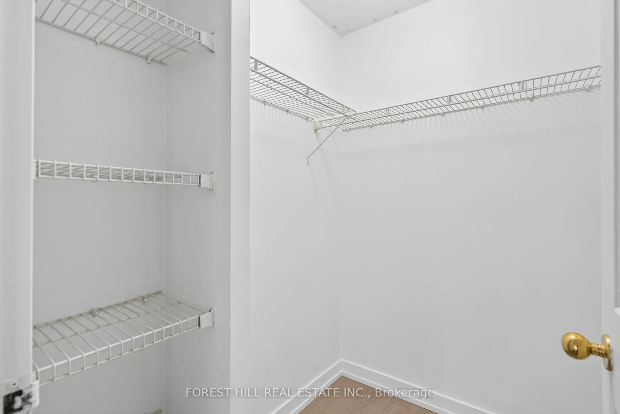 285 Enfield Place N, #210