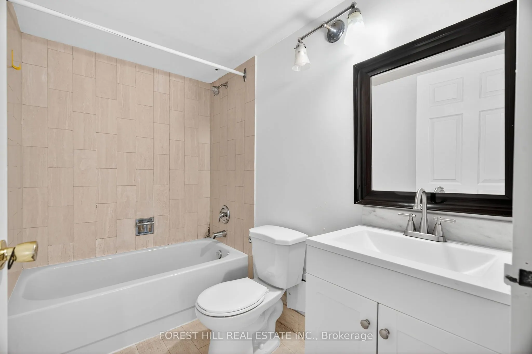 285 Enfield Place N, #210