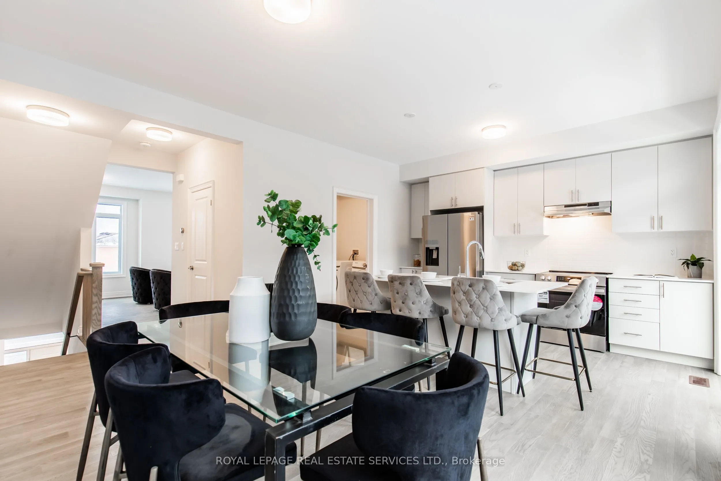 2733 Westoak Trails Boulevard