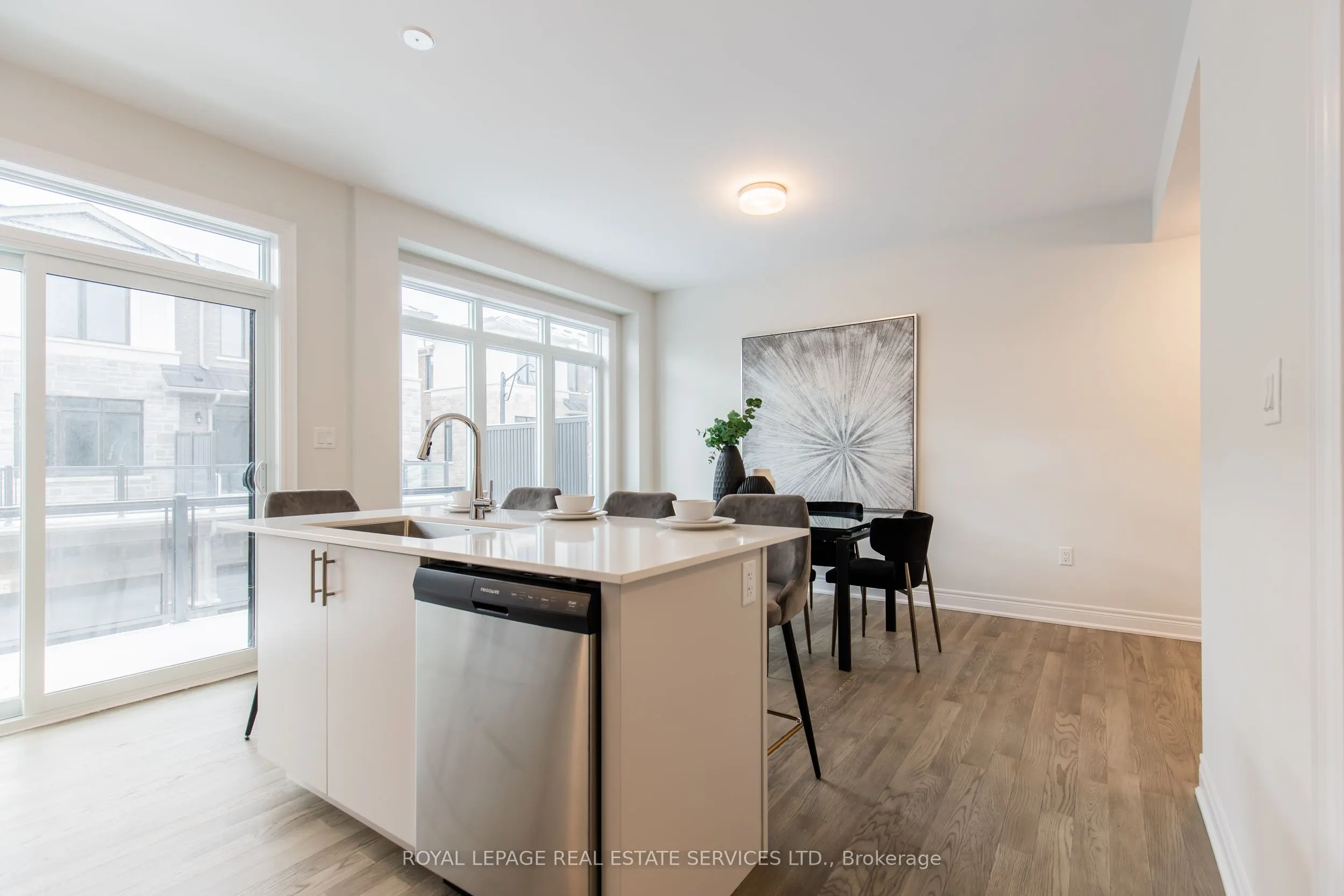 2733 Westoak Trails Boulevard