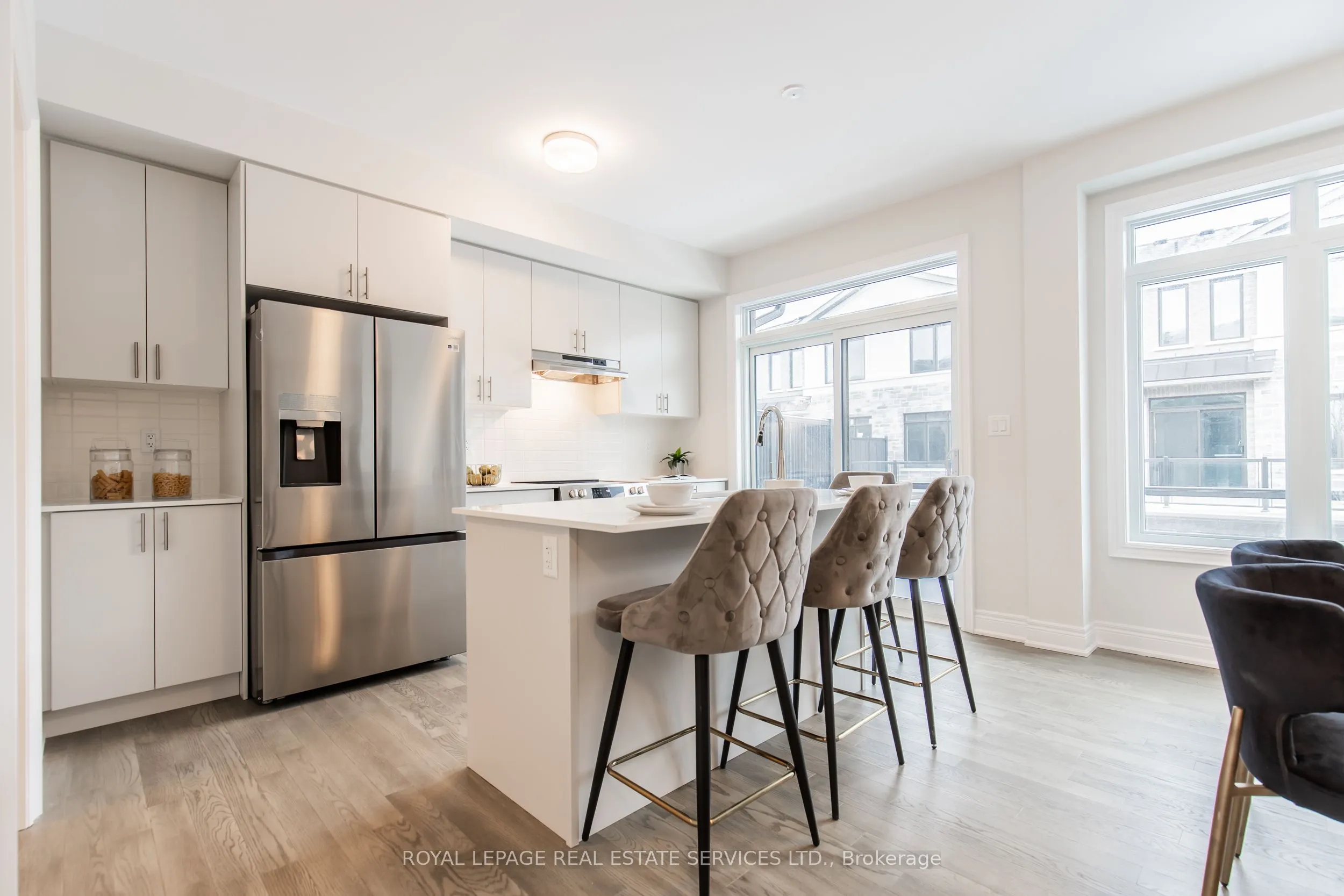 2733 Westoak Trails Boulevard