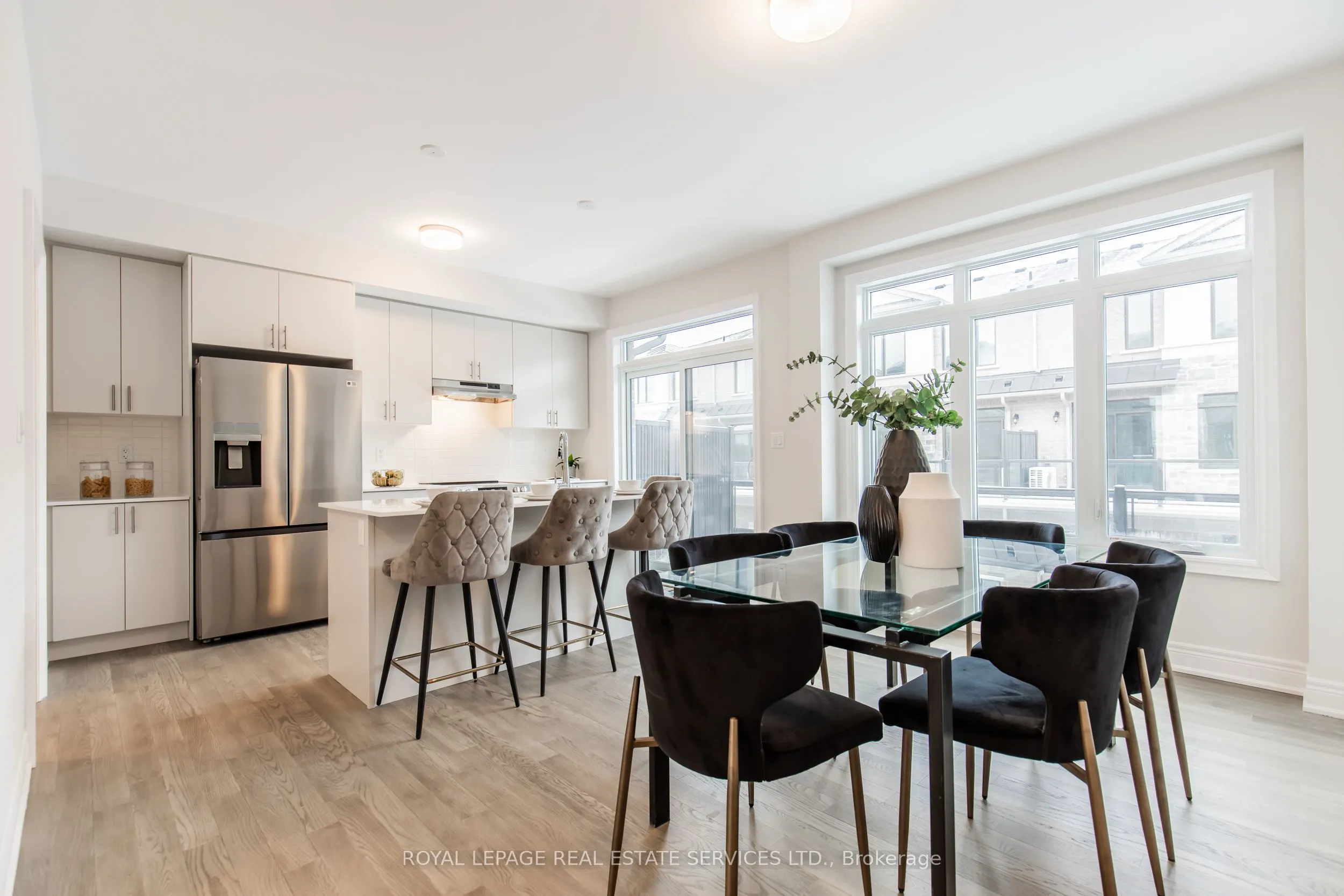 2733 Westoak Trails Boulevard