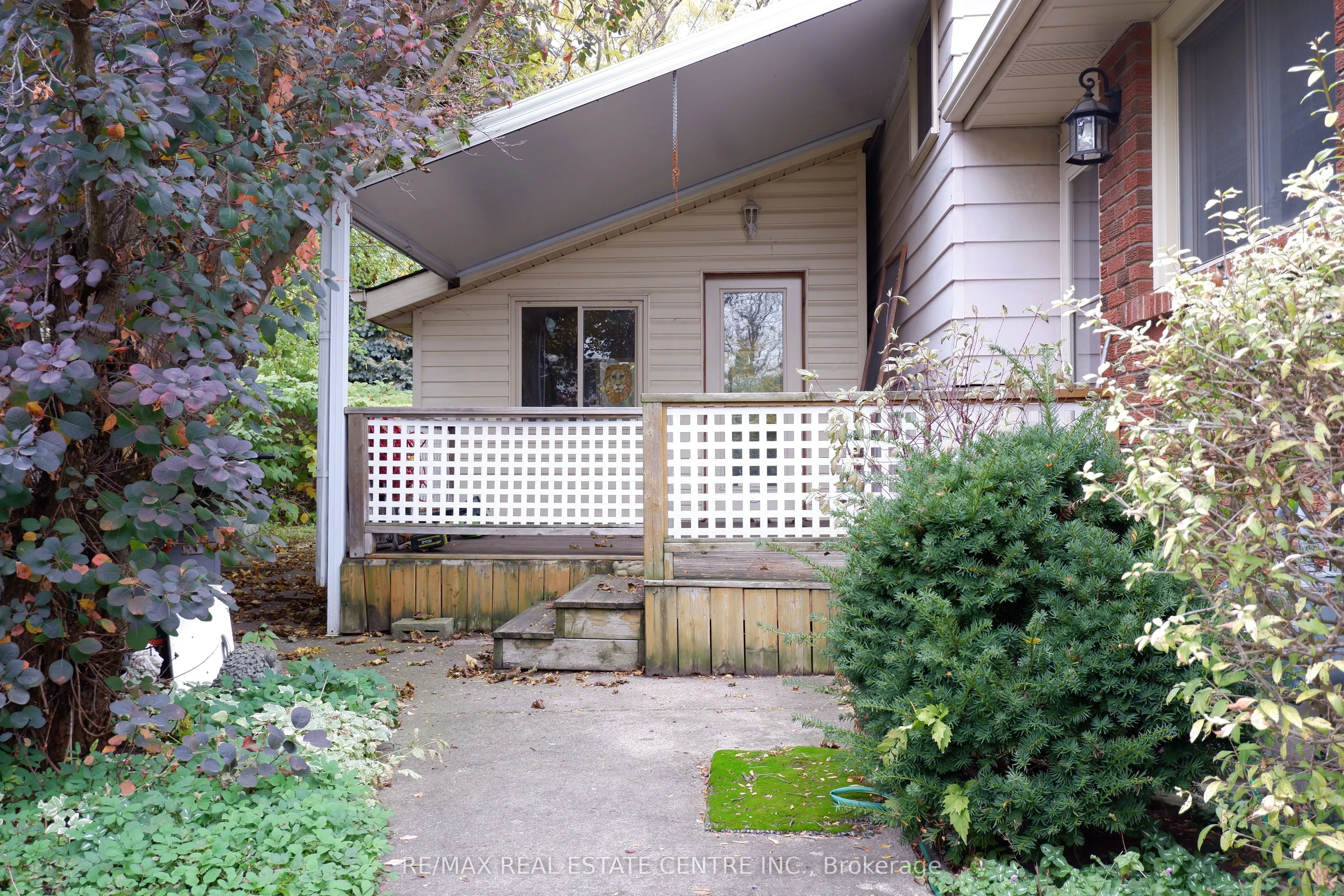 54 Moultrey Crescent N