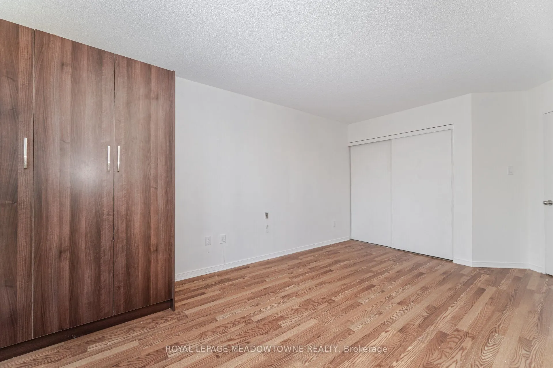 75 King Street E, #406