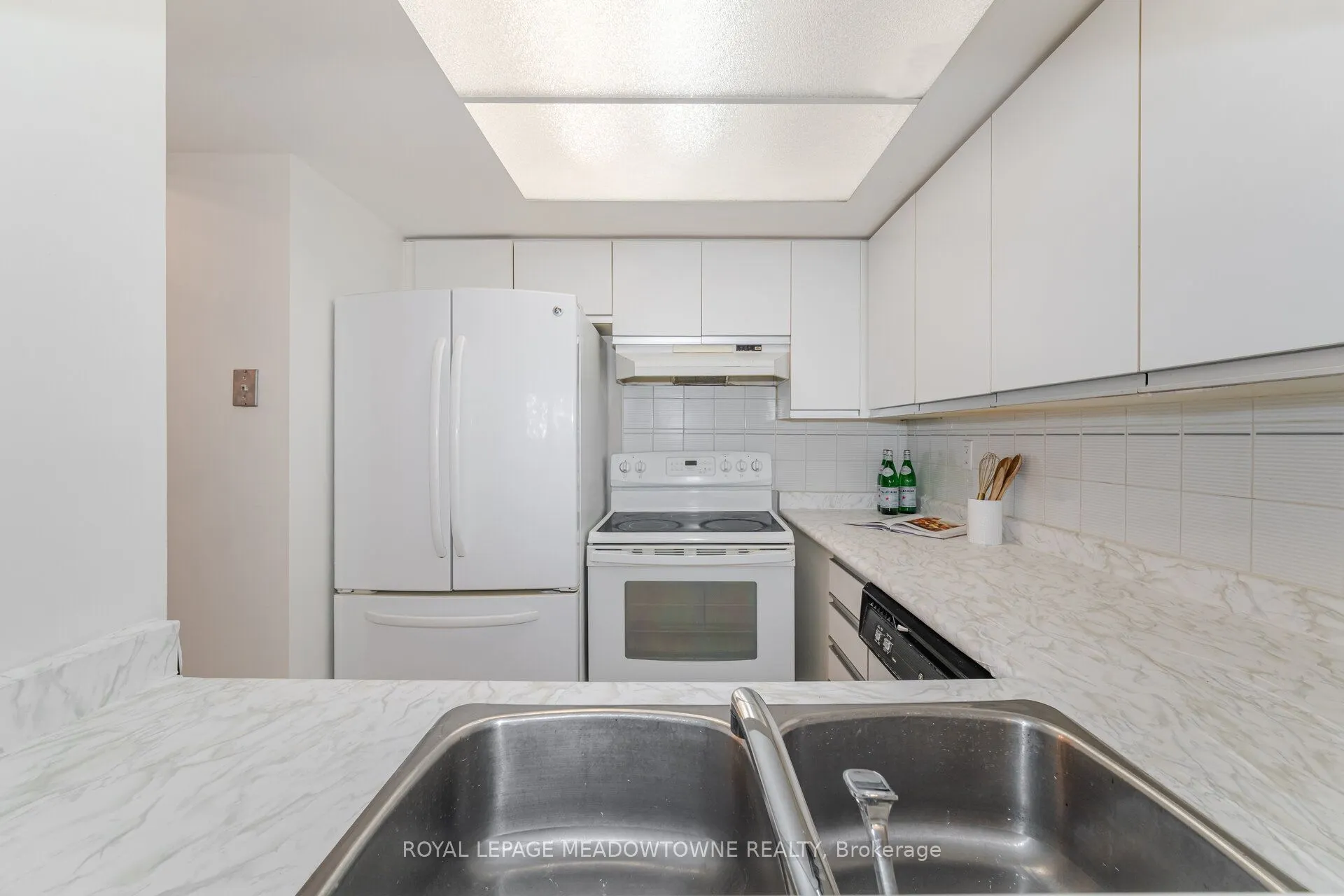 75 King Street E, #406