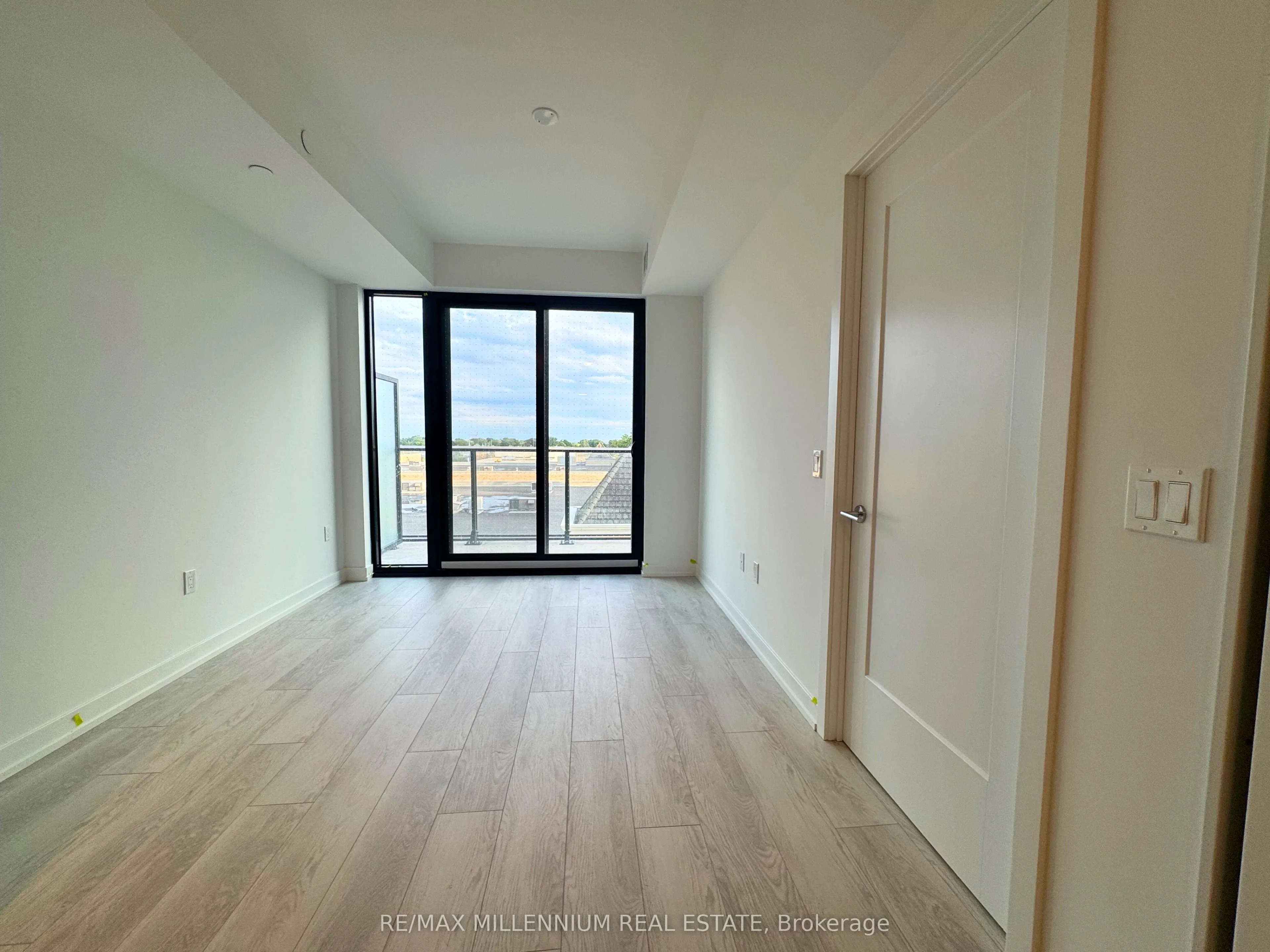 801 The Queens Way, #419