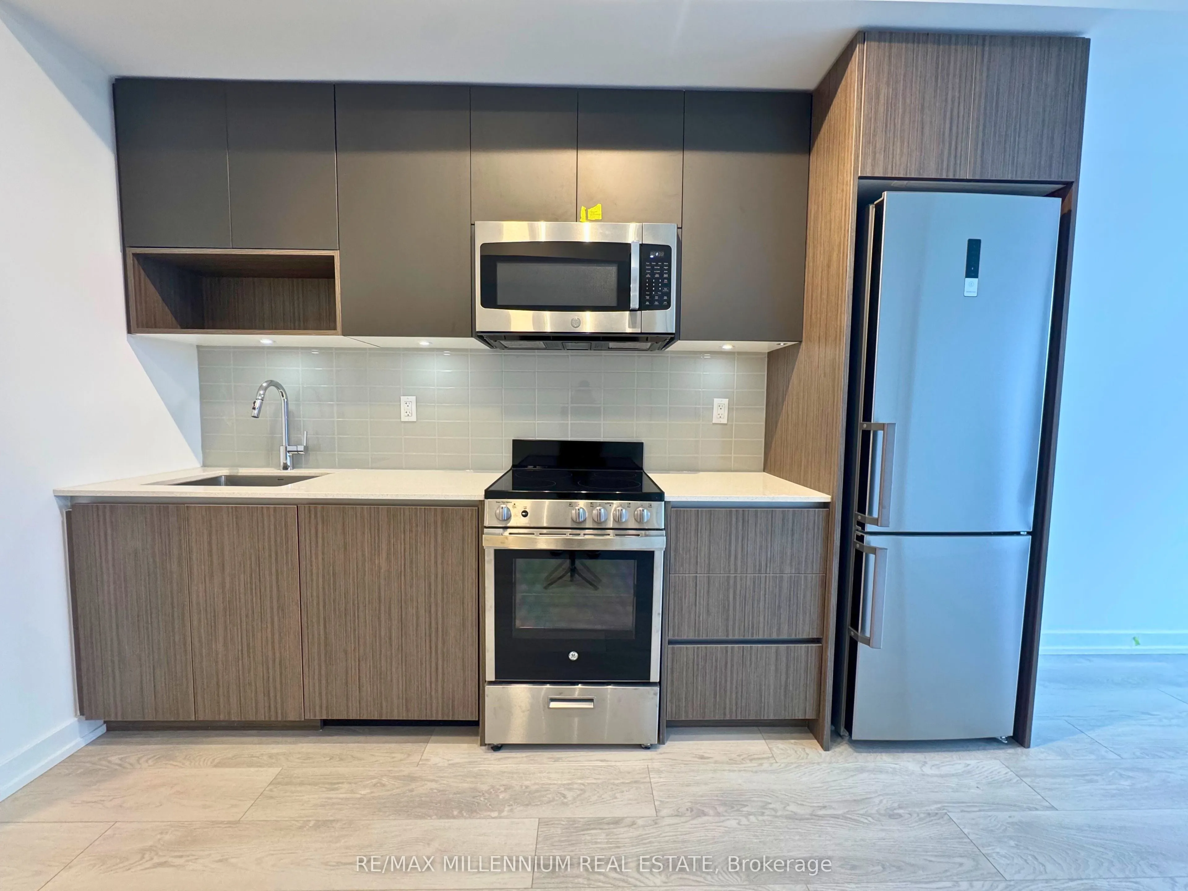 801 The Queens Way, #419