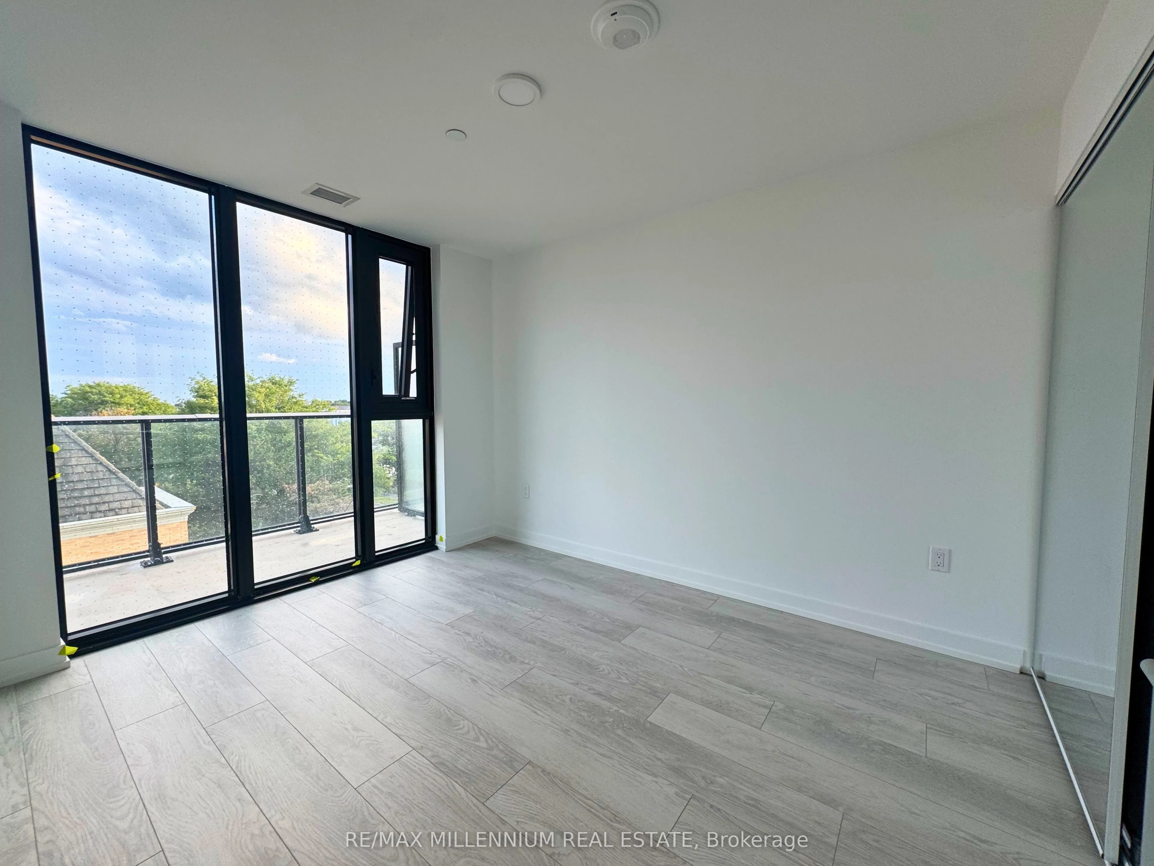 801 The Queens Way, #419