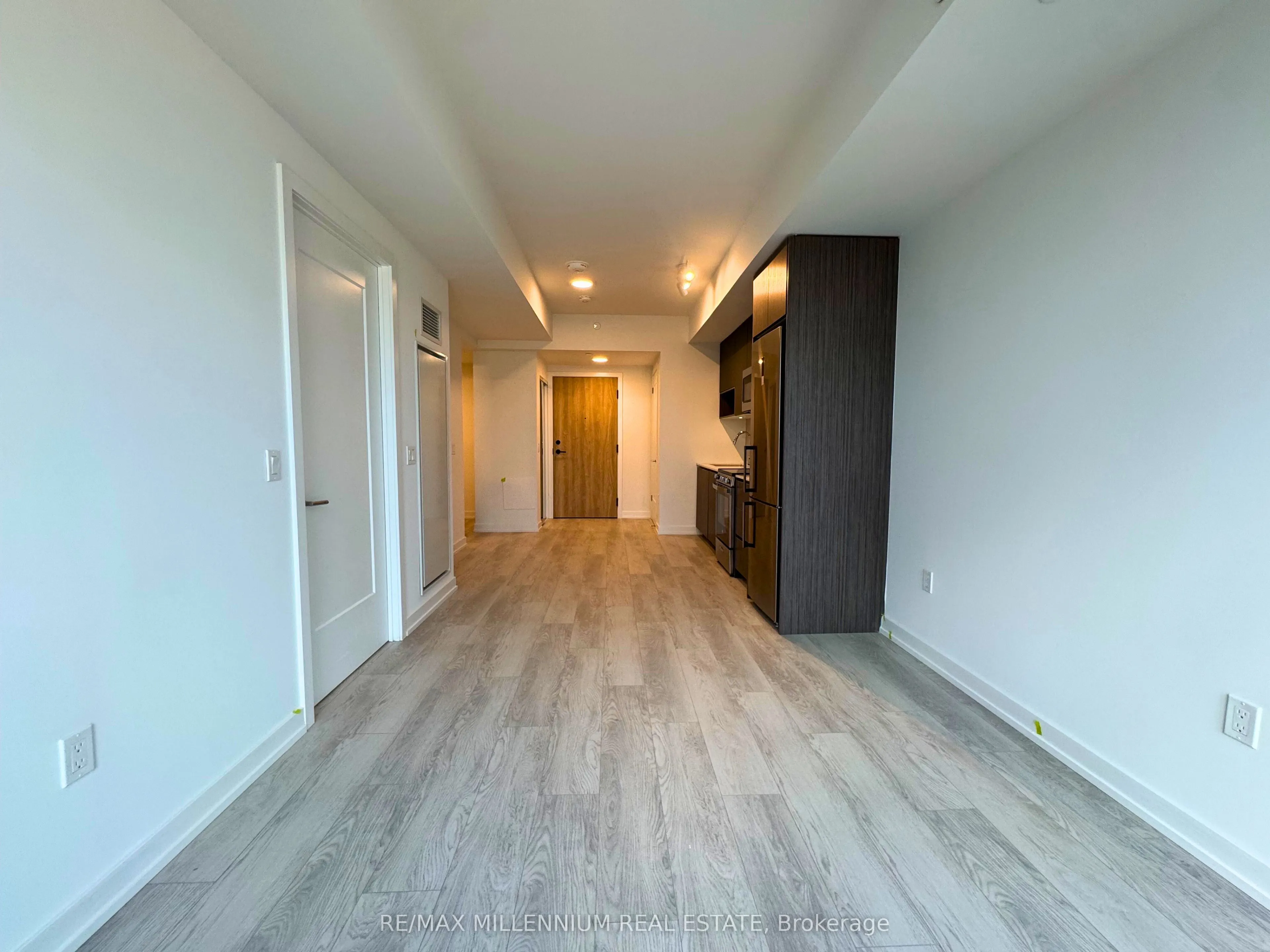 801 The Queens Way, #419