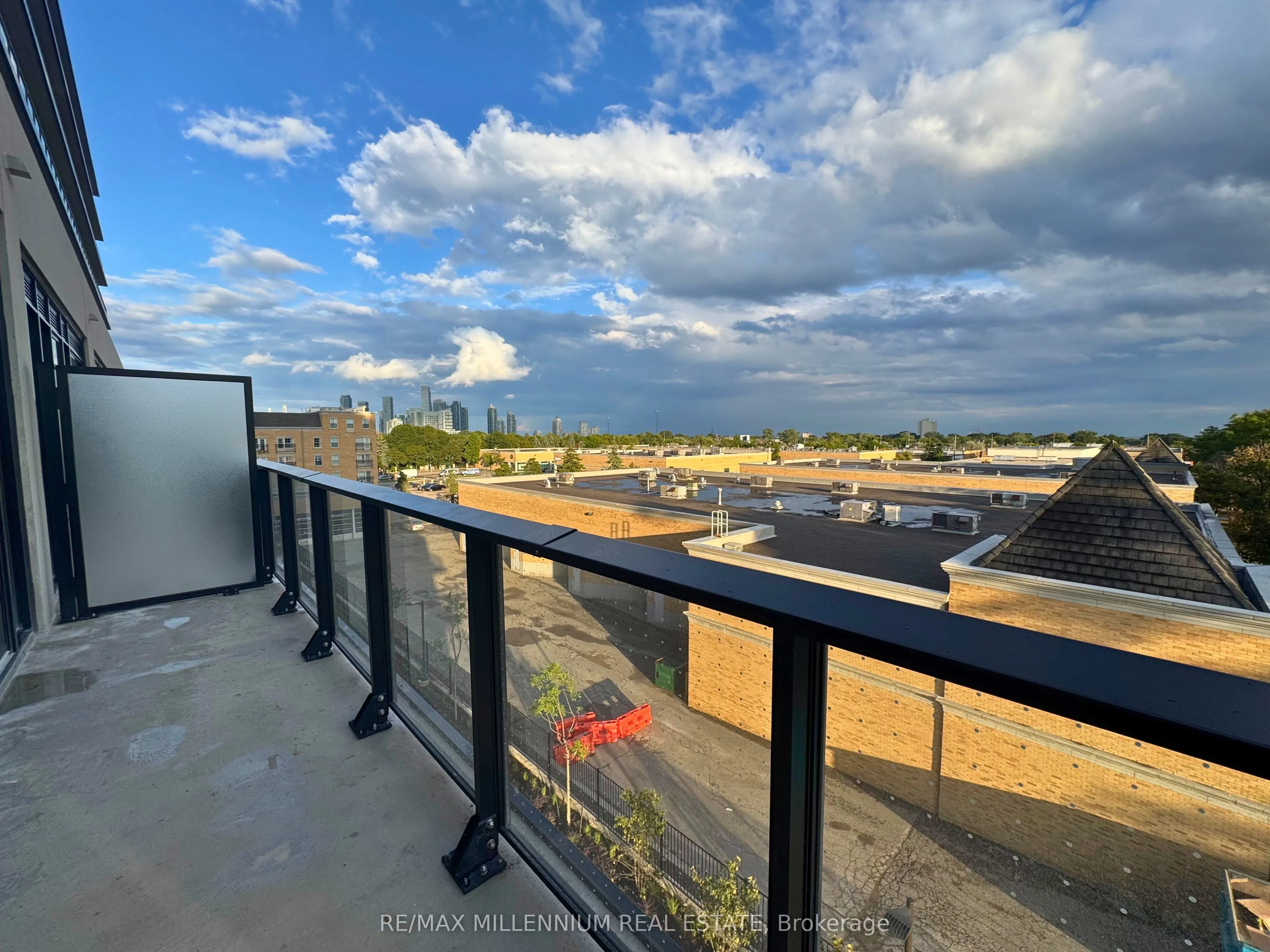 801 The Queens Way, #419