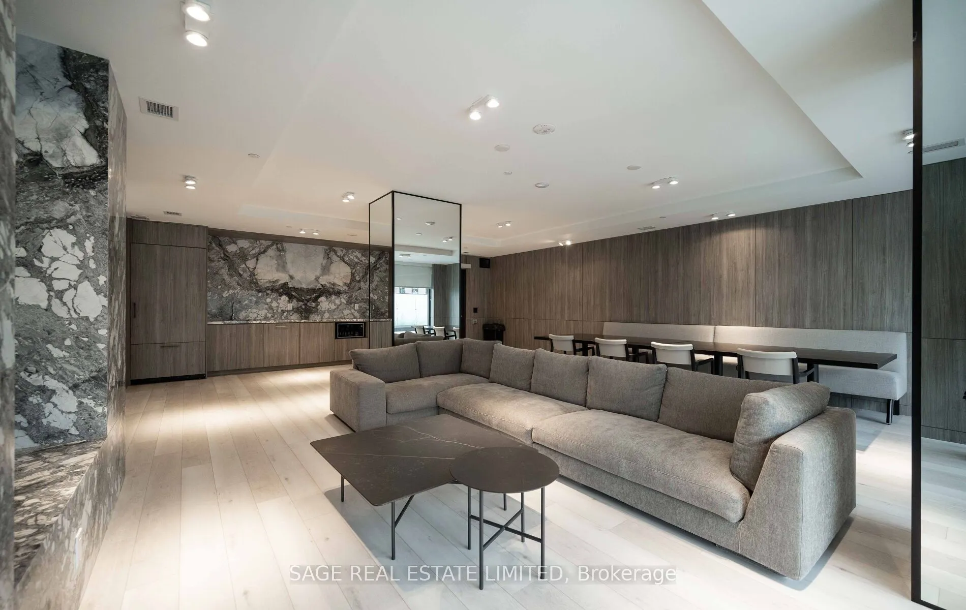 215 Lakeshore Road W, #330