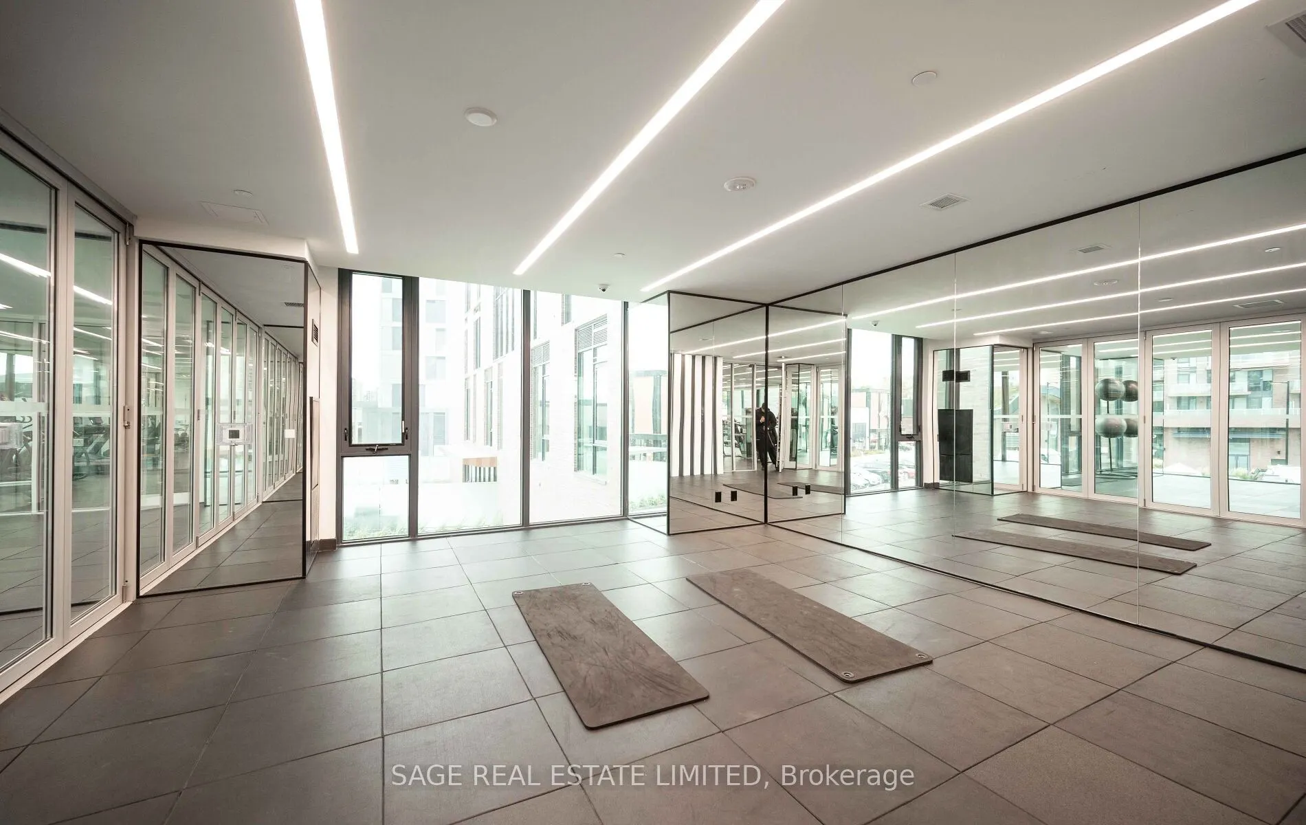 215 Lakeshore Road W, #330