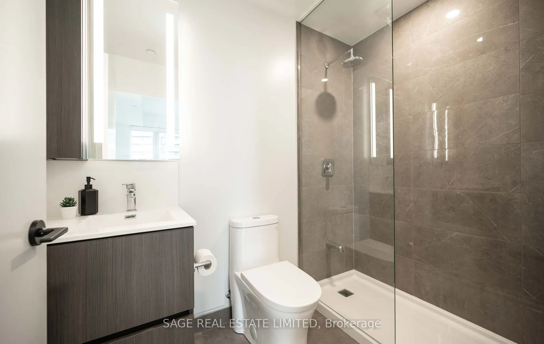 215 Lakeshore Road W, #330