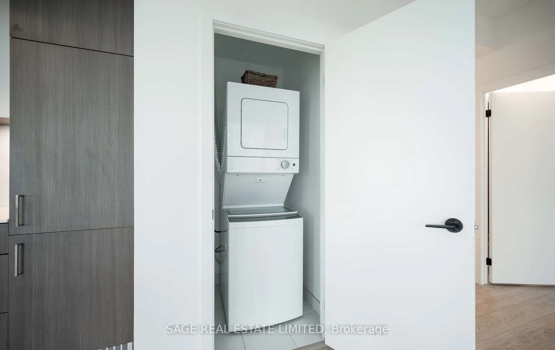 215 Lakeshore Road W, #330