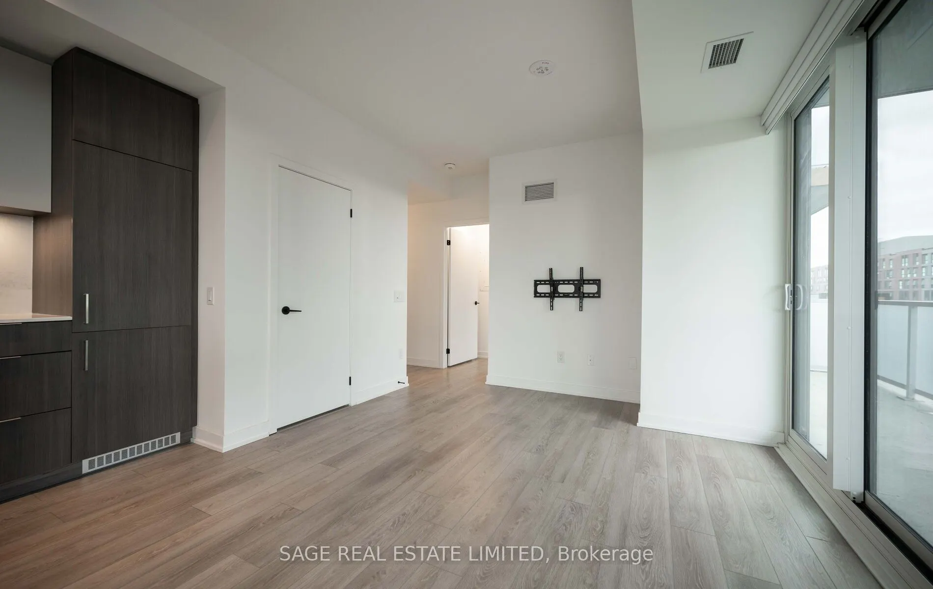 215 Lakeshore Road W, #330