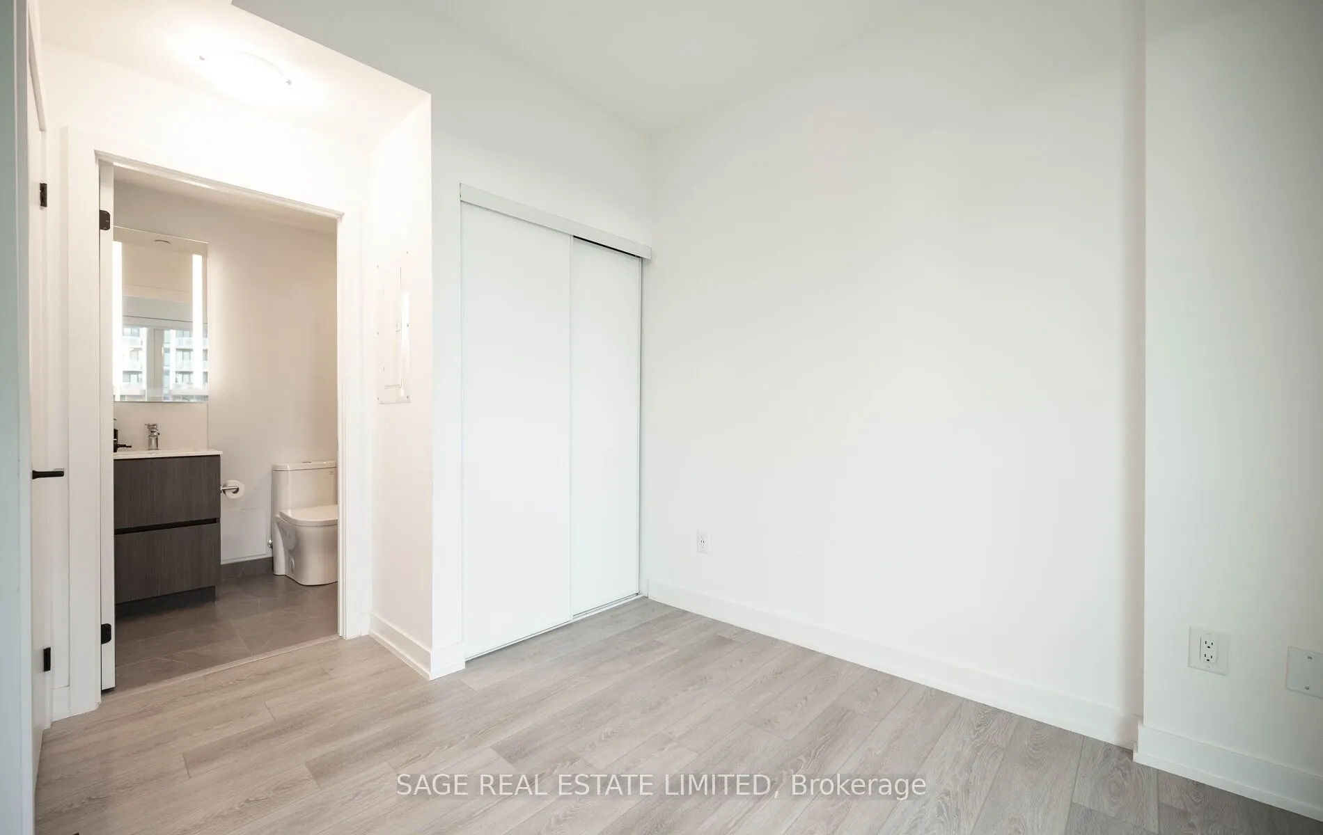 215 Lakeshore Road W, #330