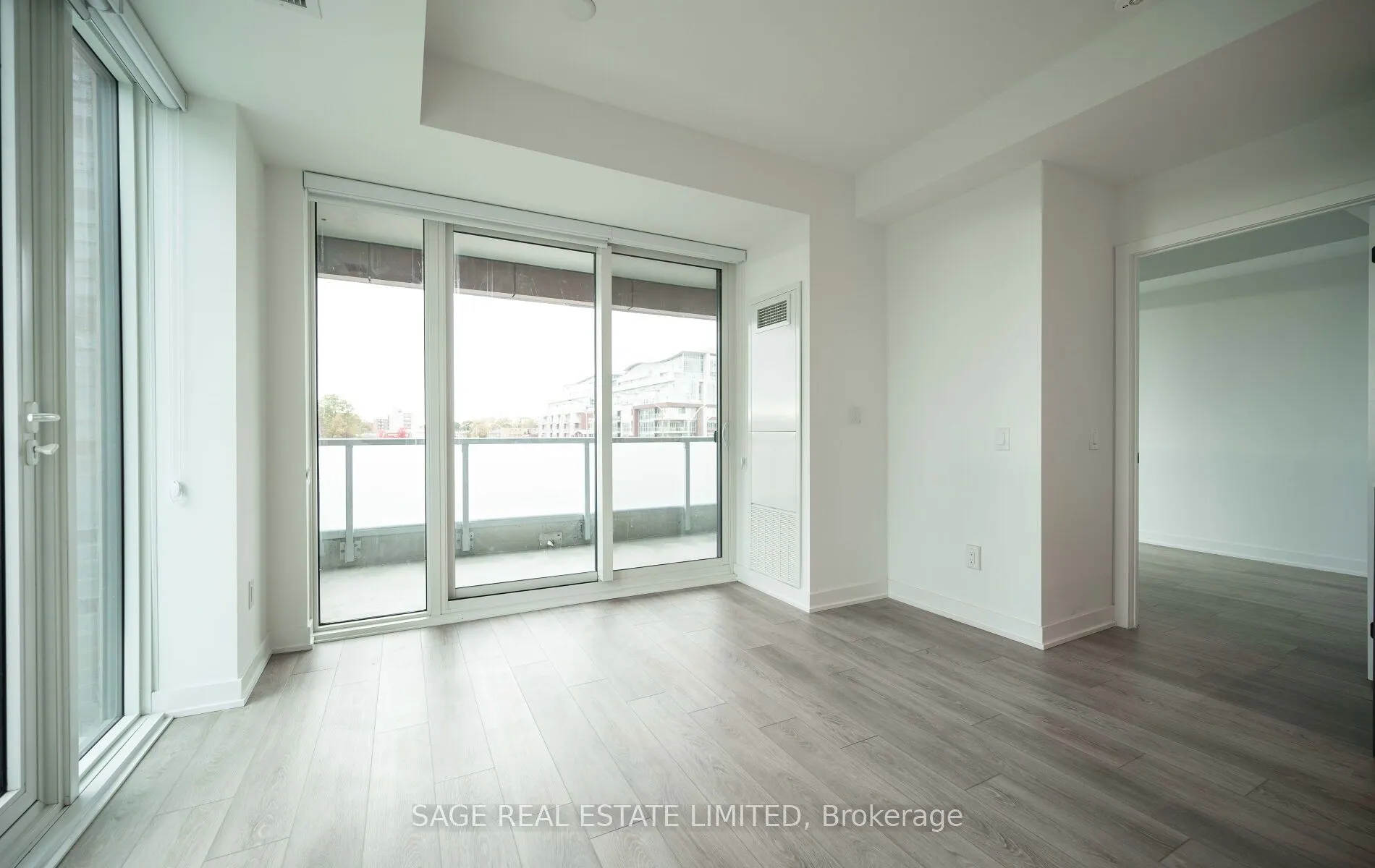 215 Lakeshore Road W, #330