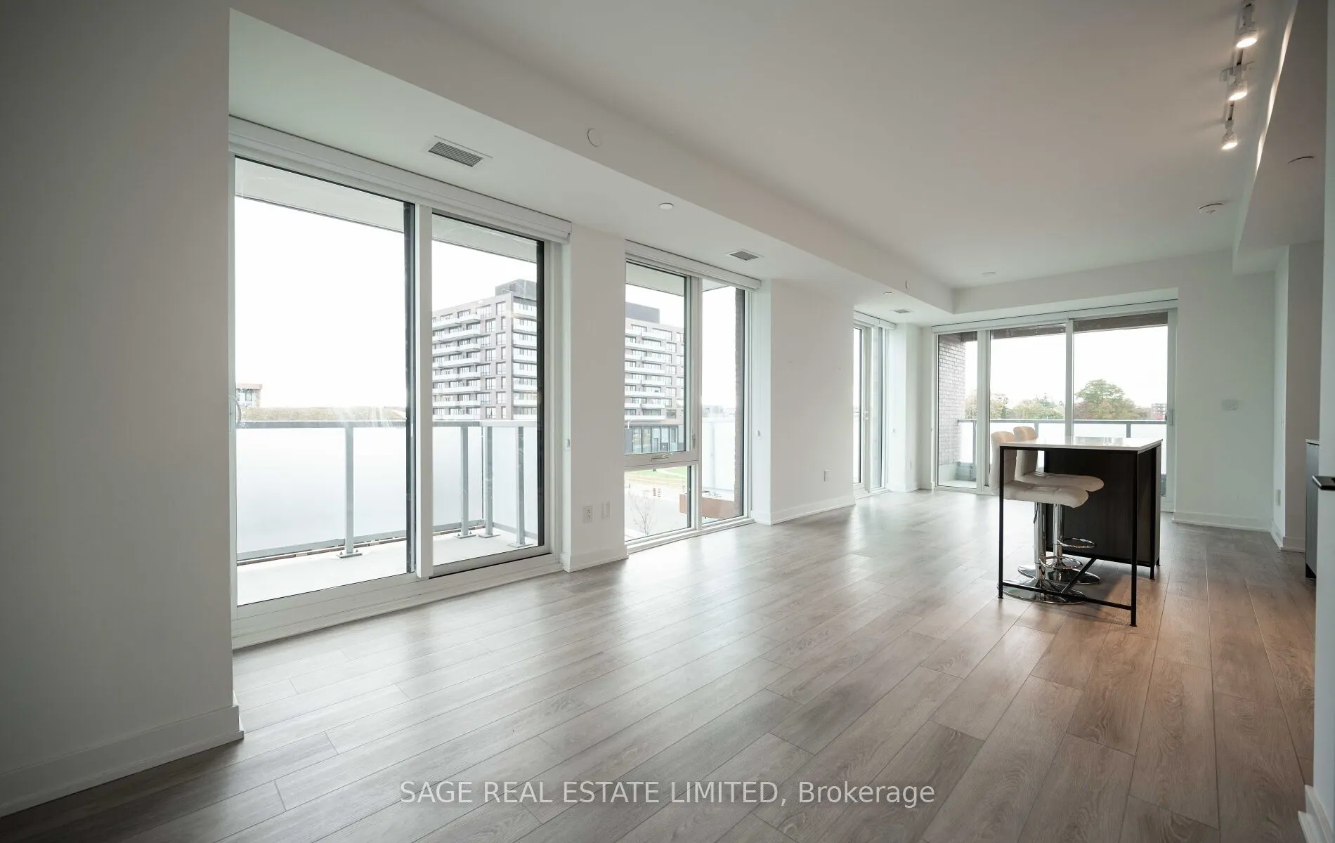 215 Lakeshore Road W, #330