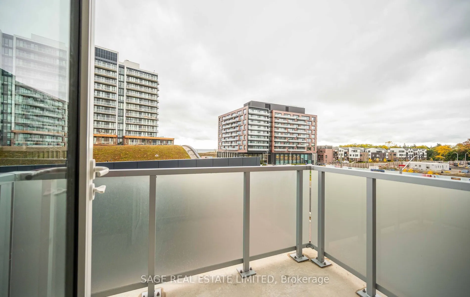 215 Lakeshore Road W, #330