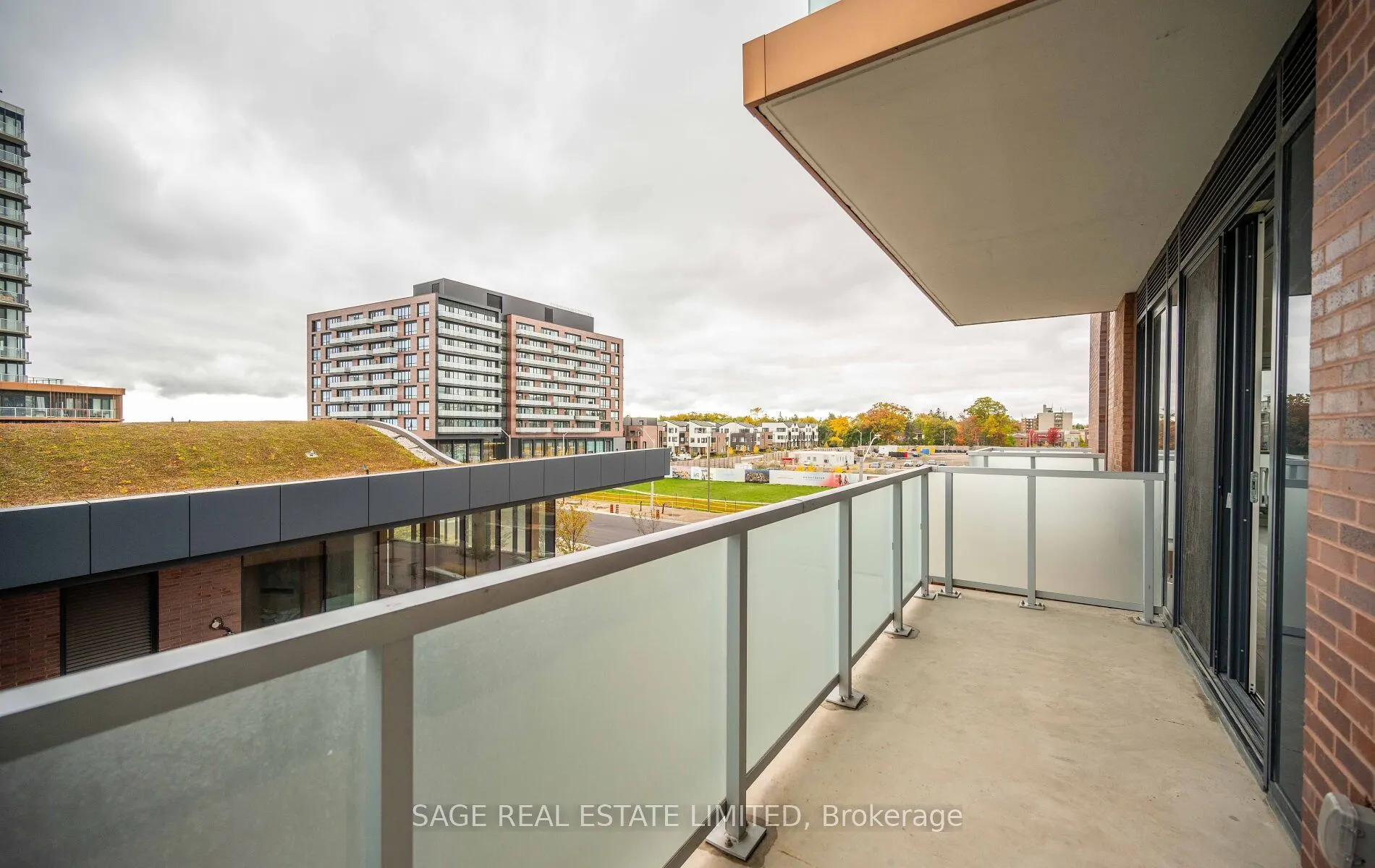 215 Lakeshore Road W, #330