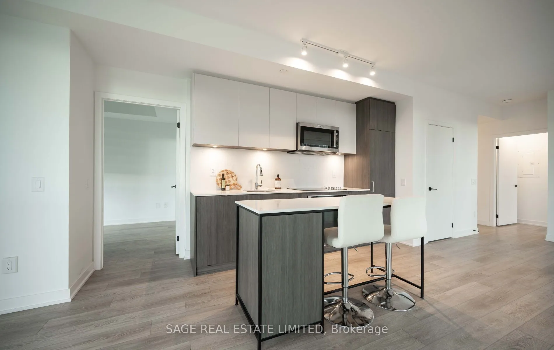 215 Lakeshore Road W, #330