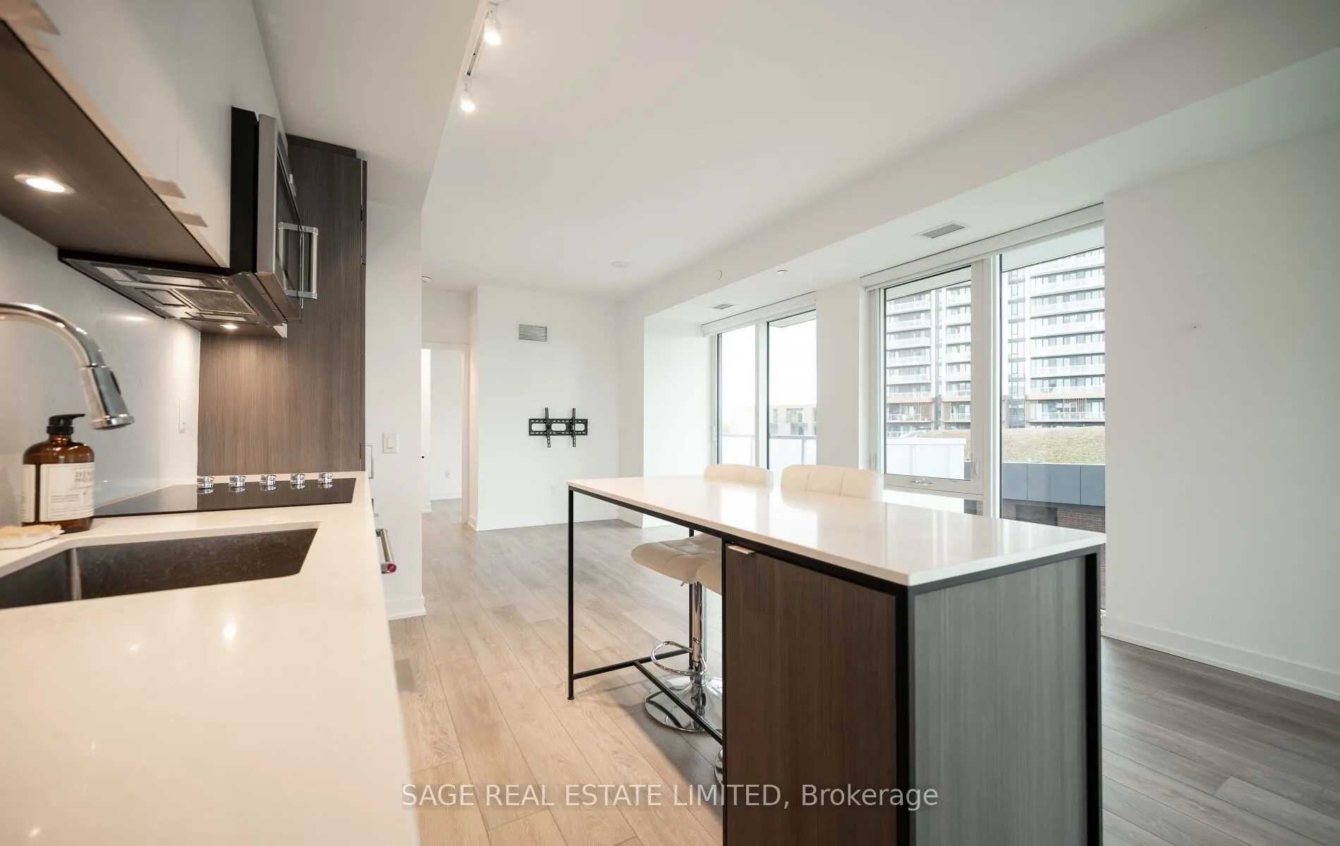 215 Lakeshore Road W, #330