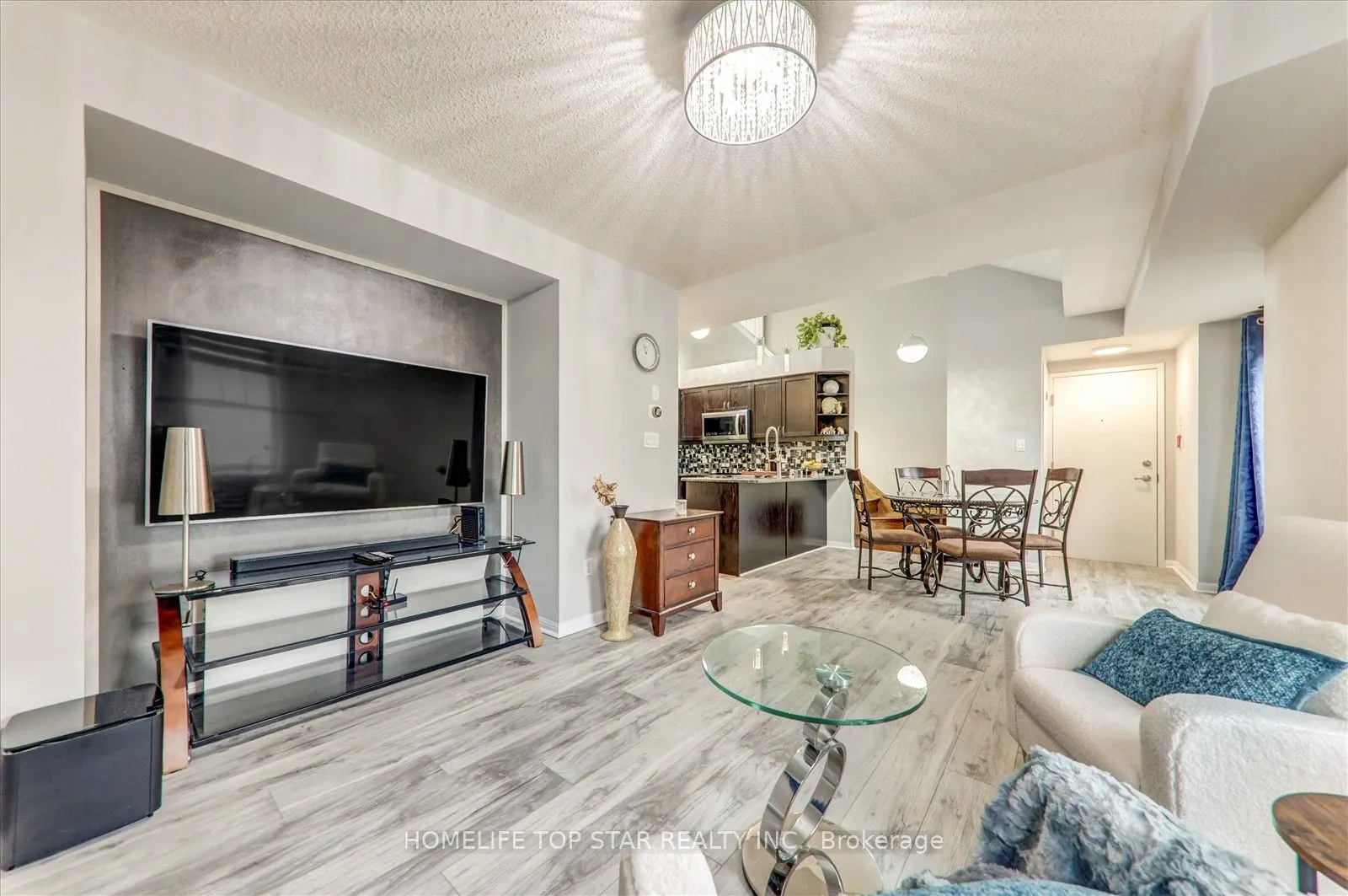 710 Neighbourhood Circle, #6