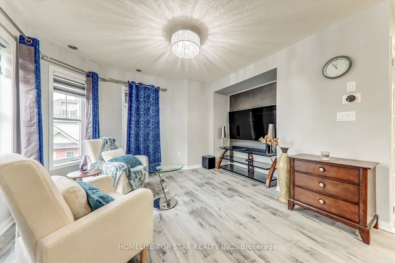 710 Neighbourhood Circle, #6