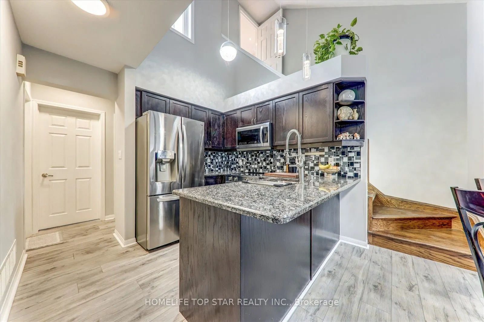 710 Neighbourhood Circle, #6