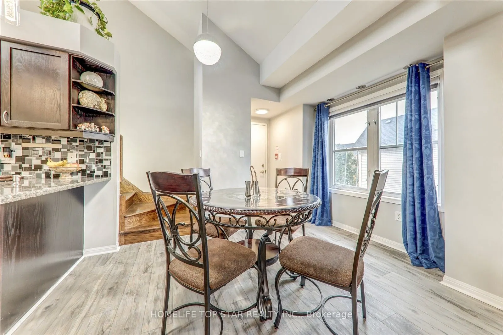 710 Neighbourhood Circle, #6