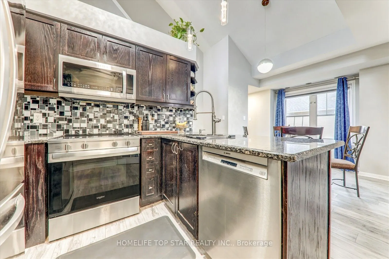 710 Neighbourhood Circle, #6