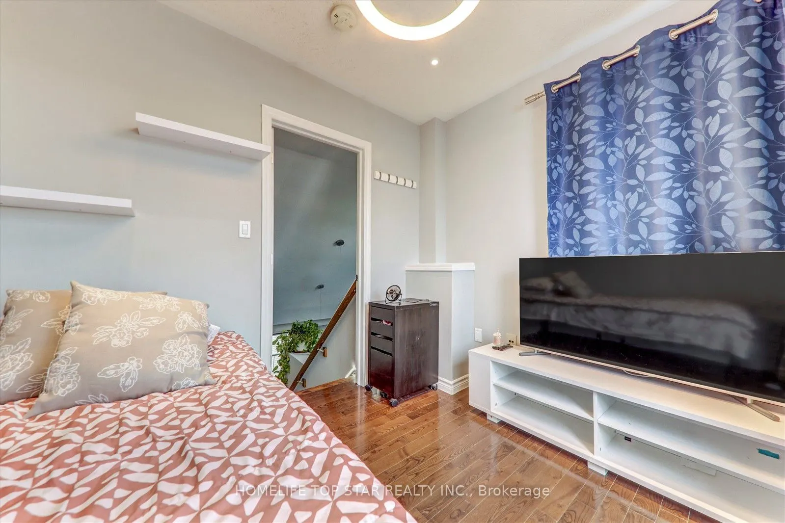 710 Neighbourhood Circle, #6