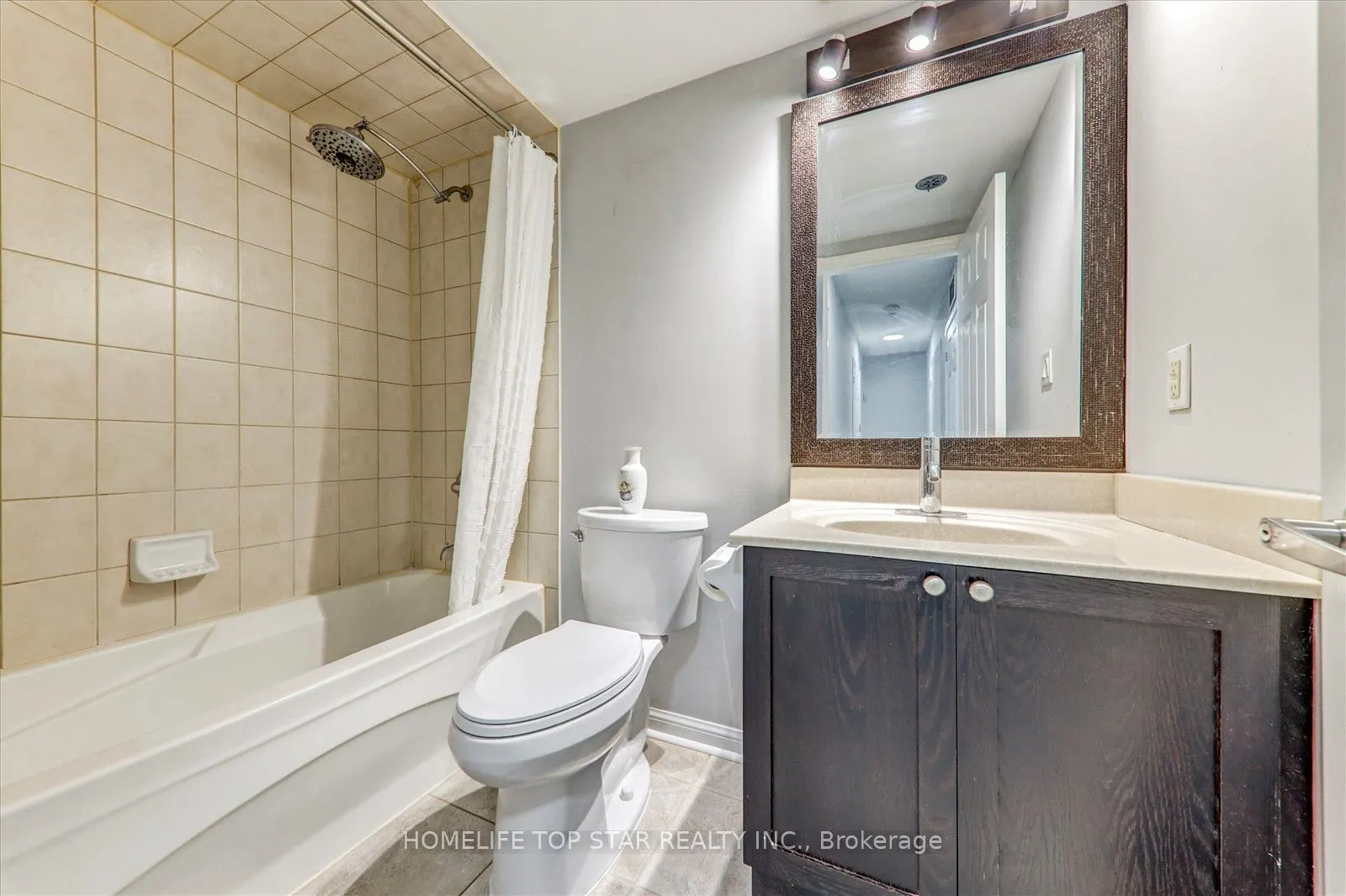 710 Neighbourhood Circle, #6