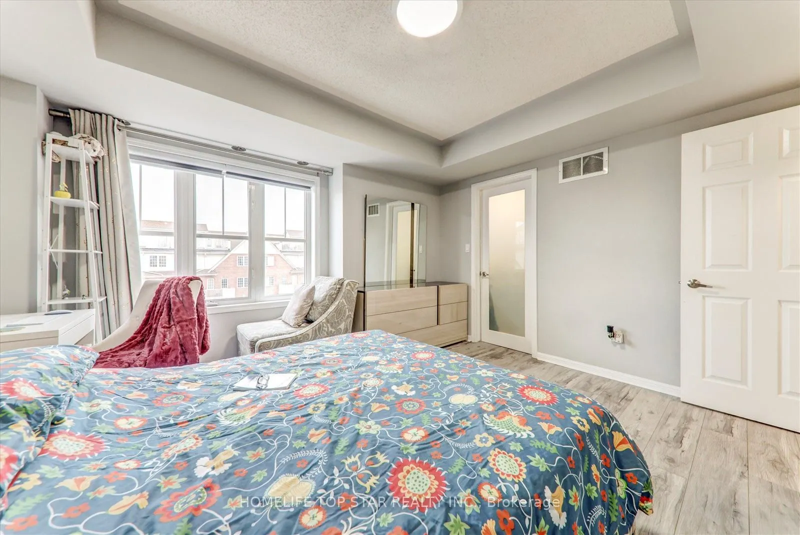 710 Neighbourhood Circle, #6