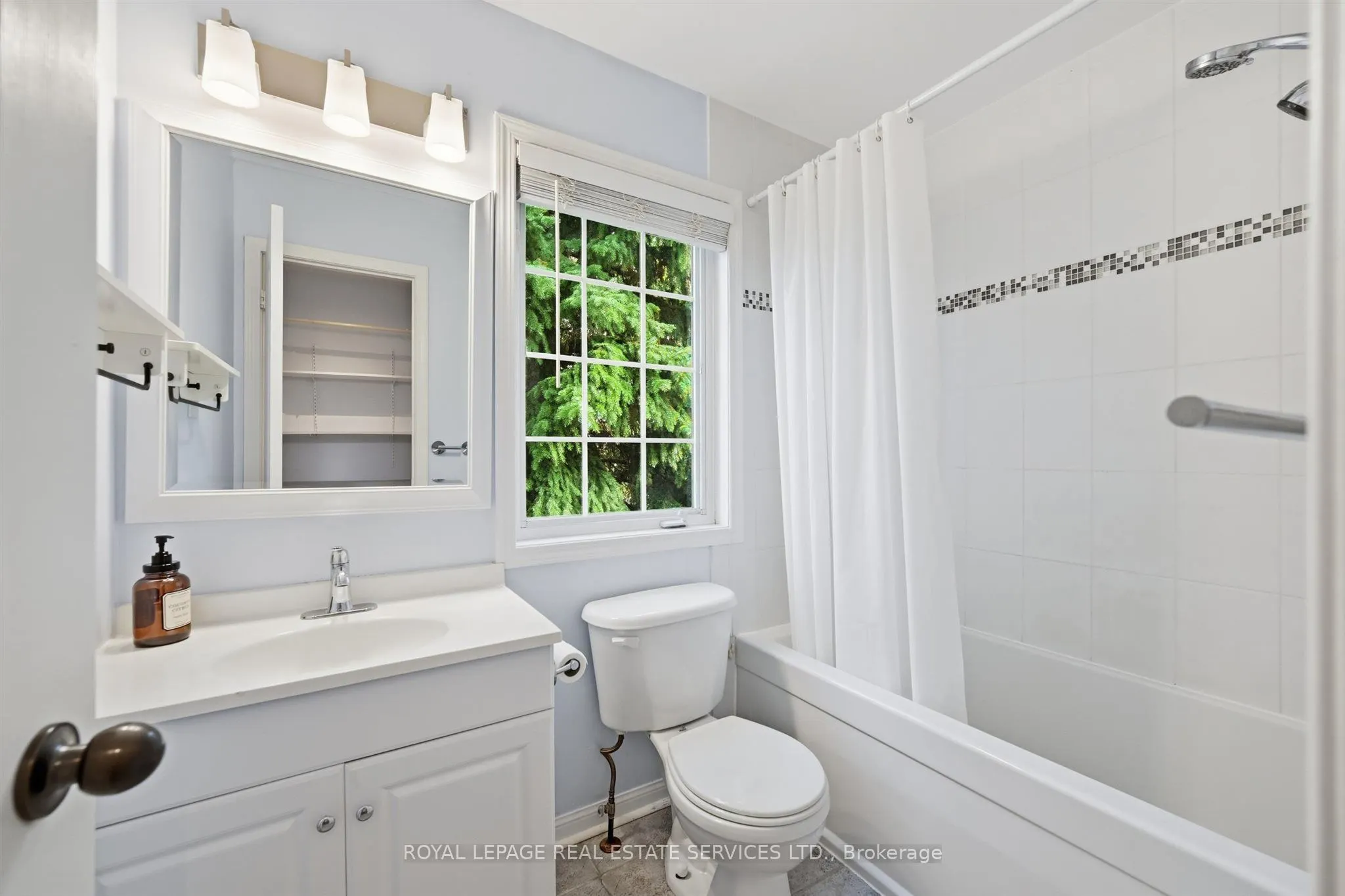 1324 Ashwood Terrace