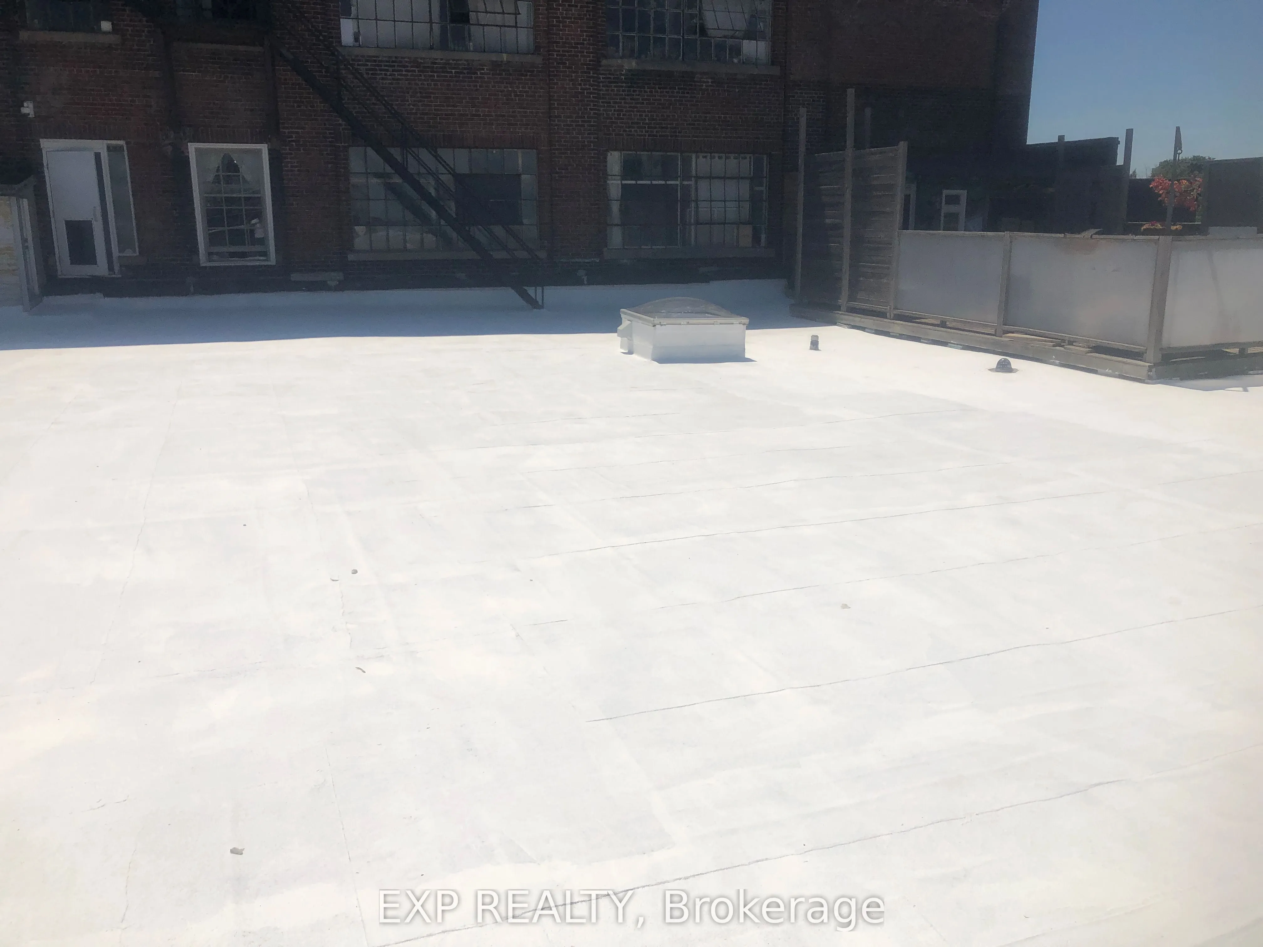 2480 Dundas Street W