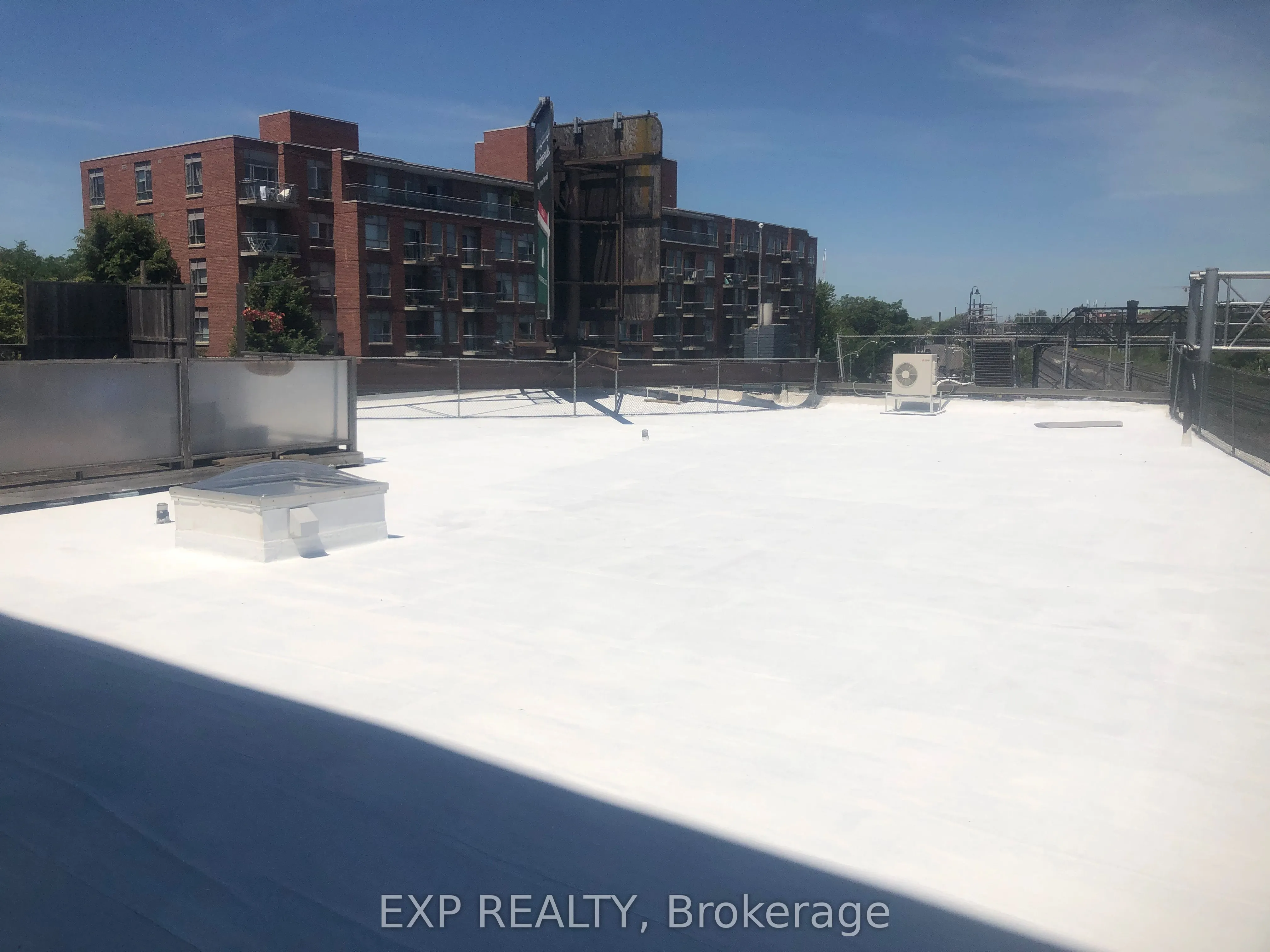 2480 Dundas Street W