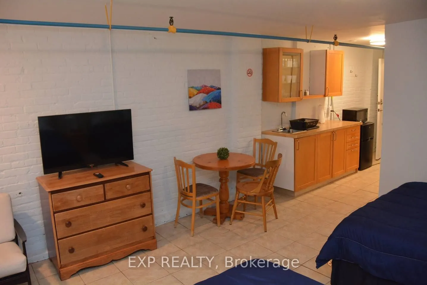 2480 Dundas Street W