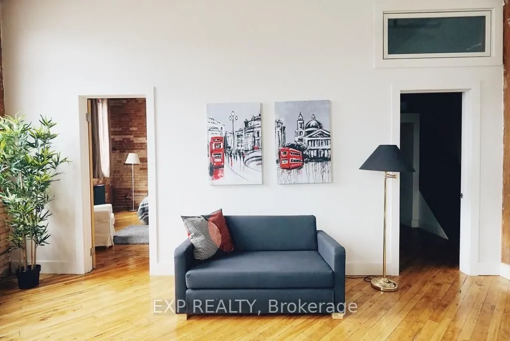 2480 Dundas Street W