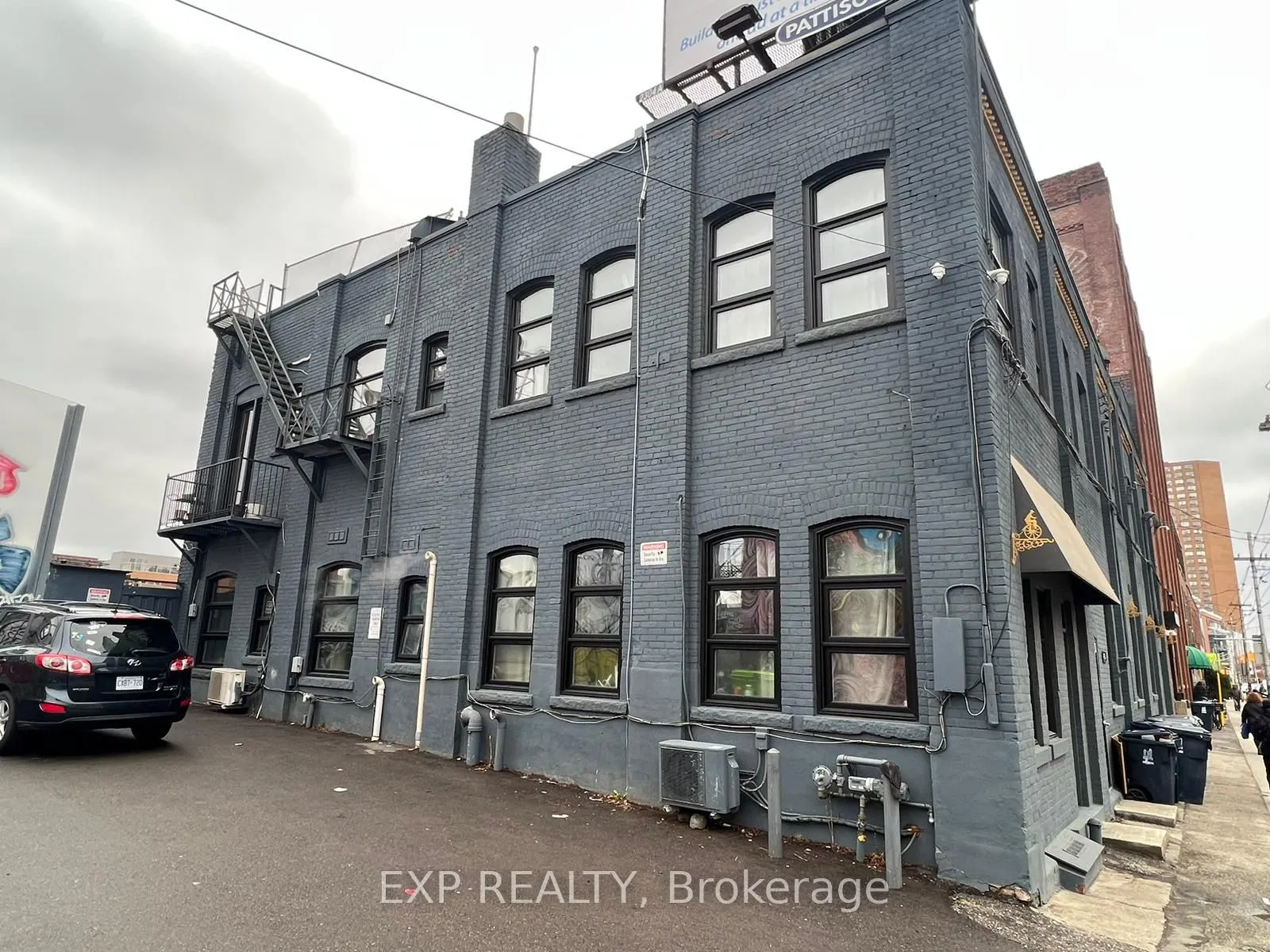 2480 Dundas Street W