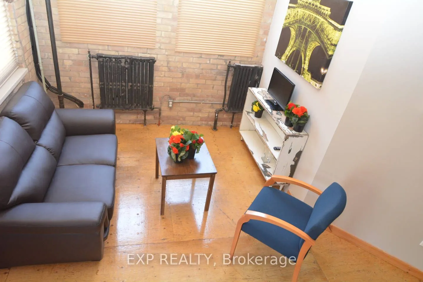 2480 Dundas Street W