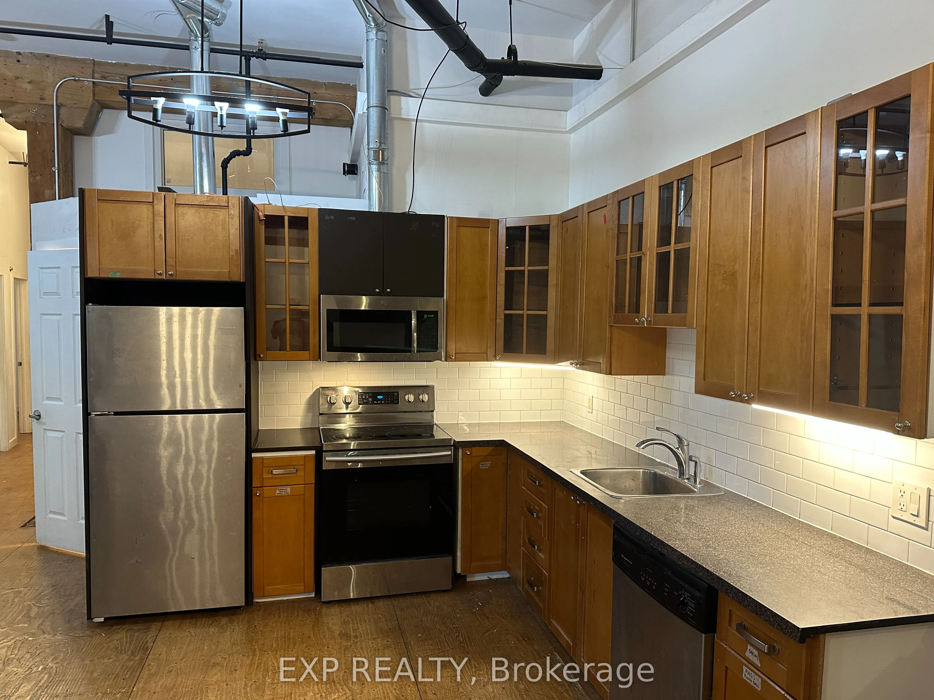 2480 Dundas Street W