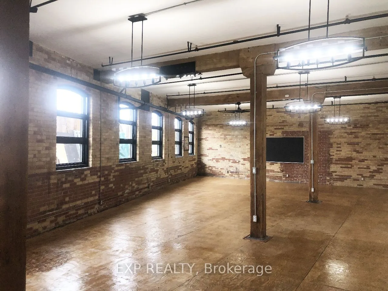 2480 Dundas Street W