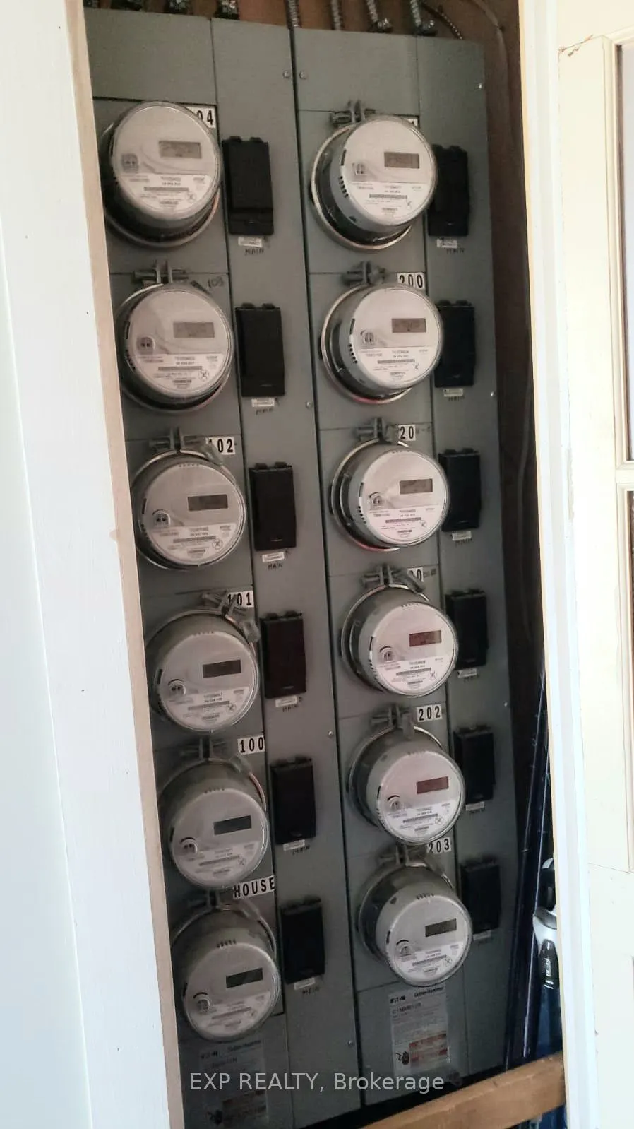 2480 Dundas Street W