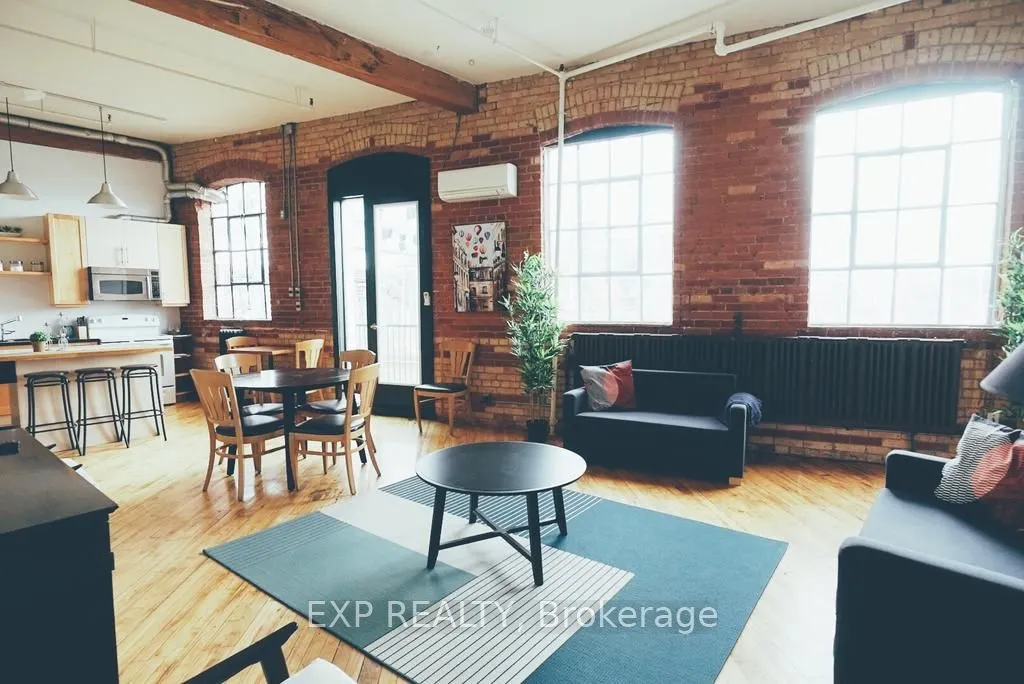 2480 Dundas Street W