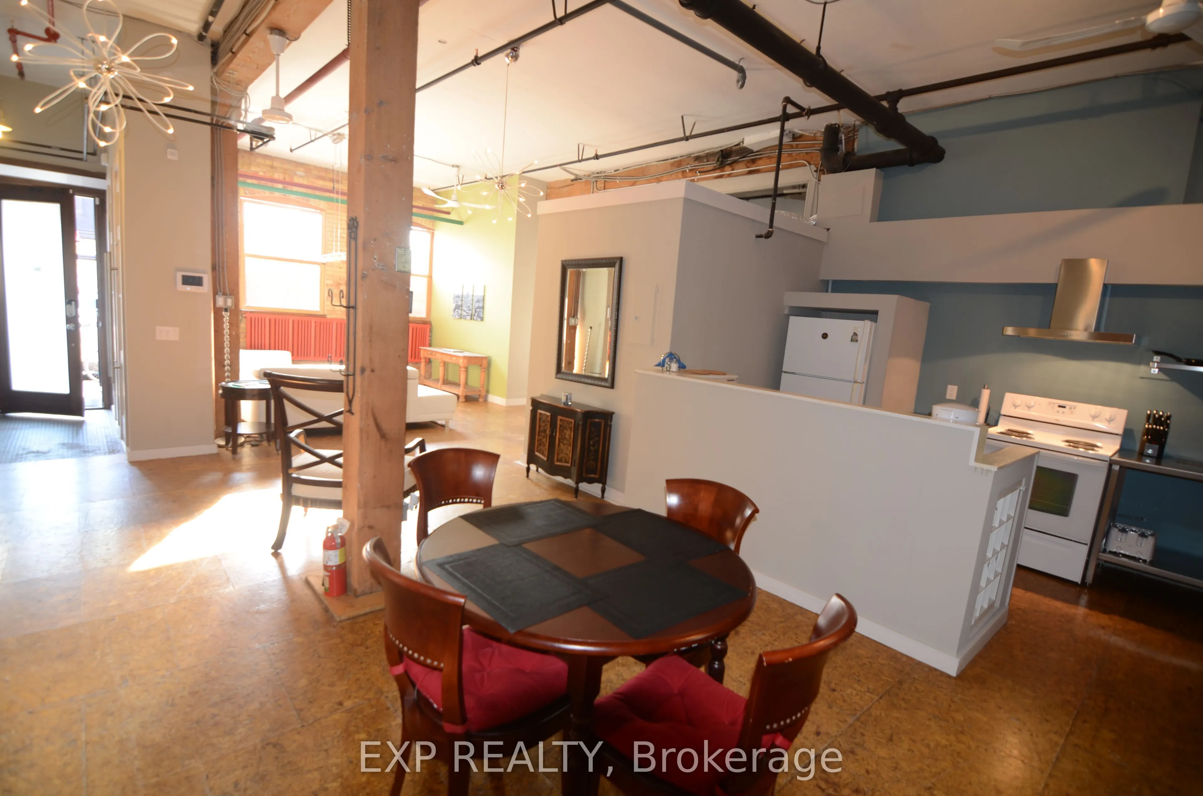 2480 Dundas Street W