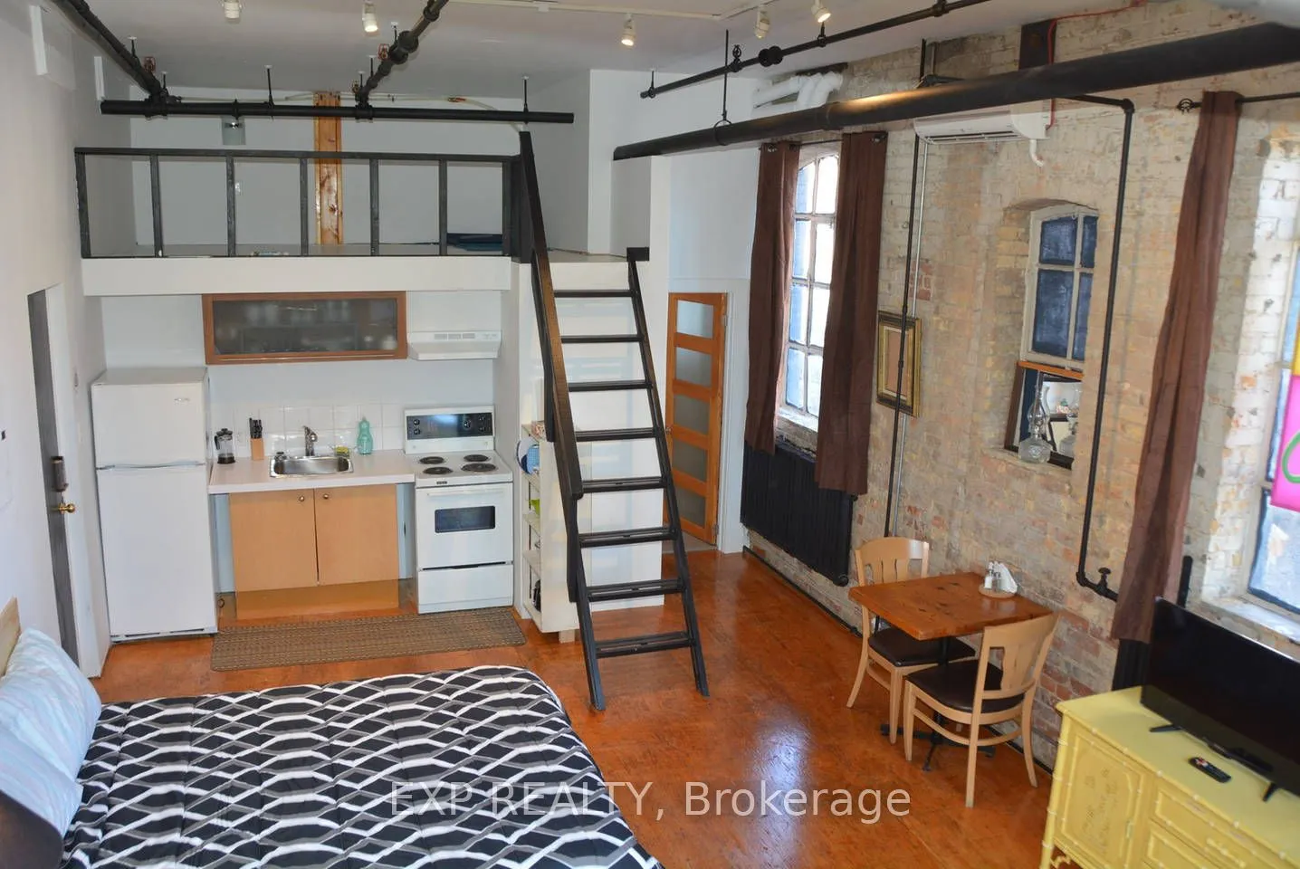 2480 Dundas Street W