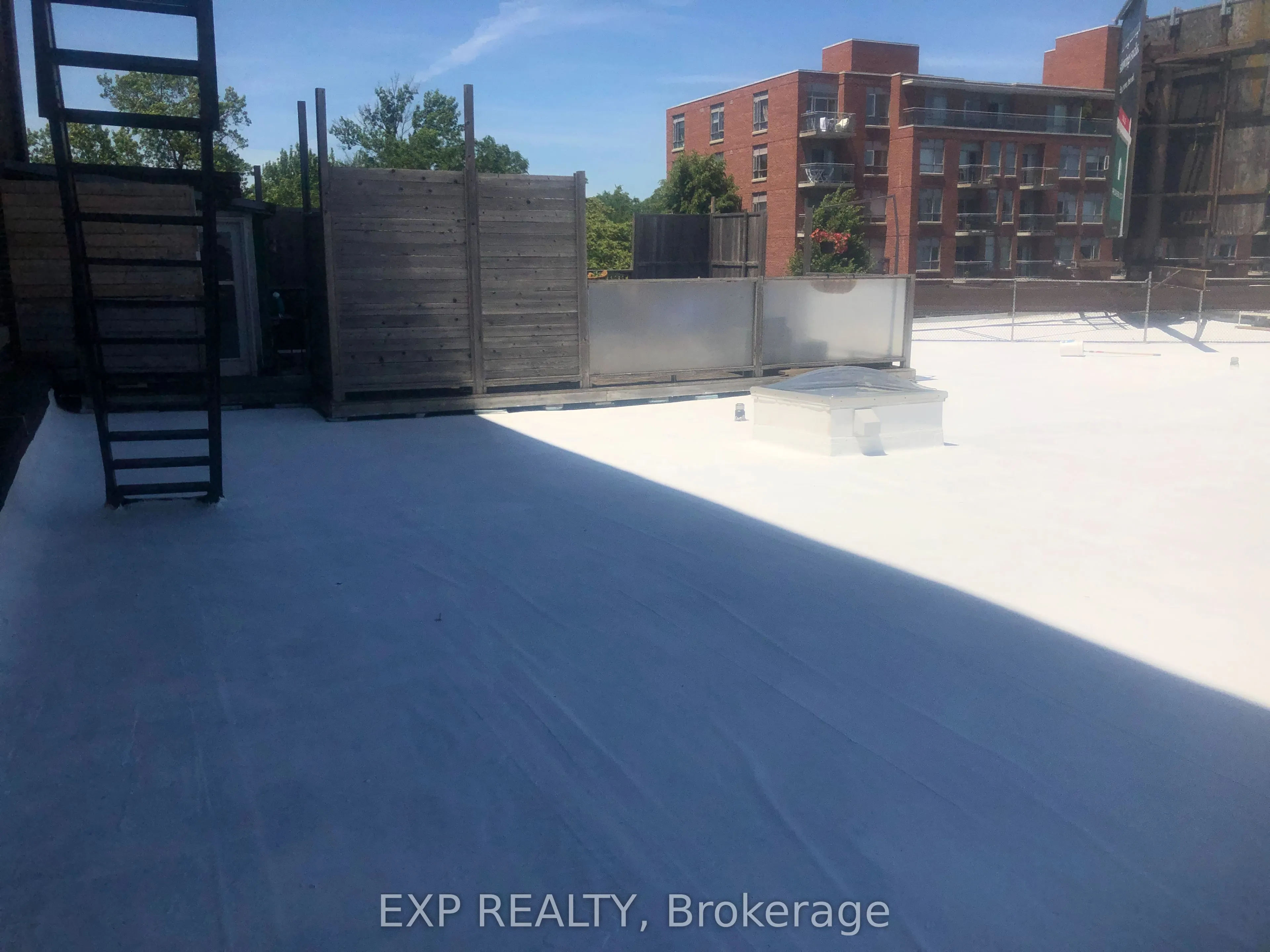 2480 Dundas Street W